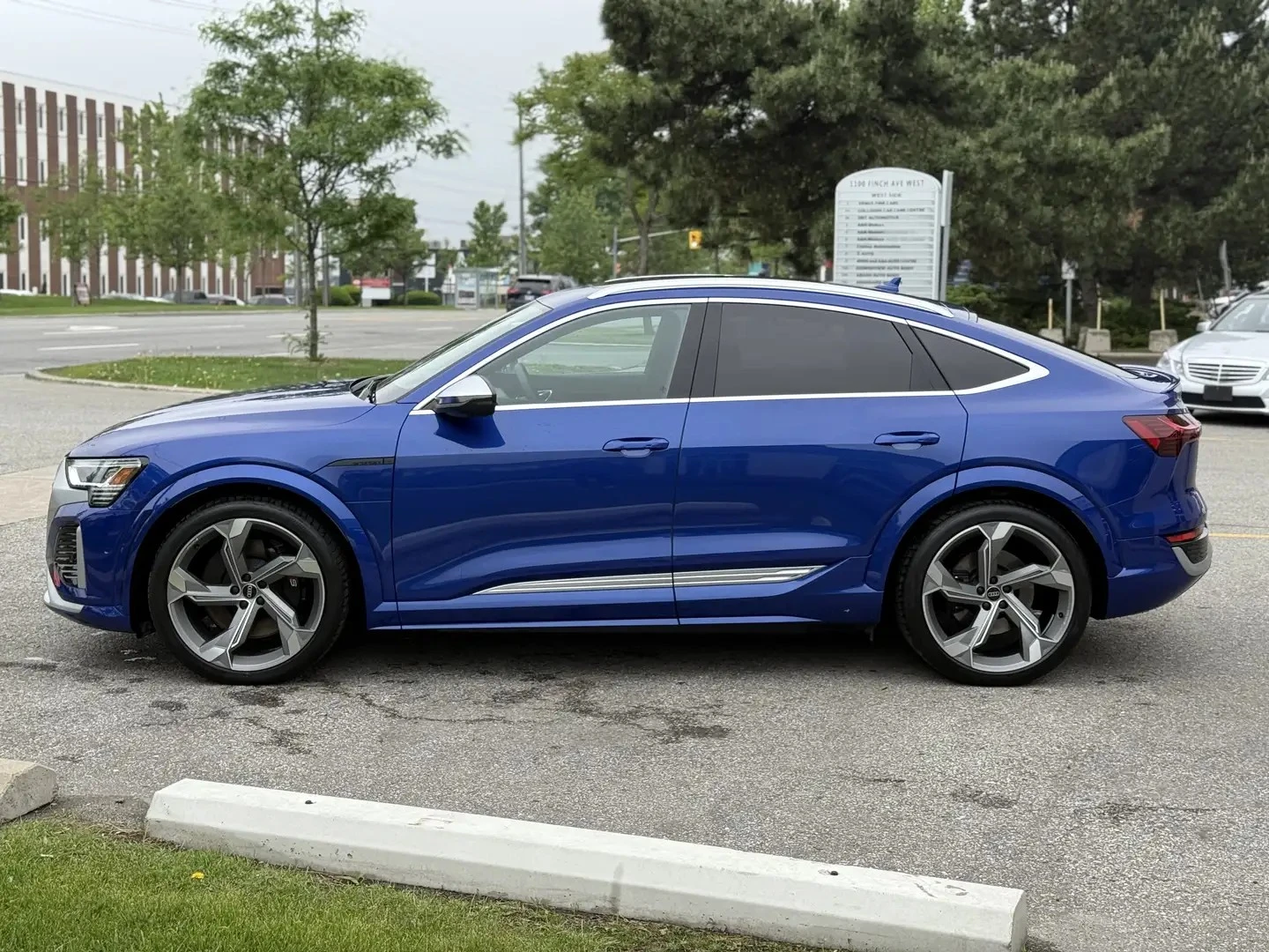 Audi SQ8 E-TRON PRESTIGE ЦЕНА ДО БЪЛГАРИЯ АВТОКРЕДИТ, снимка 4 - Автомобили и джипове - 55153932