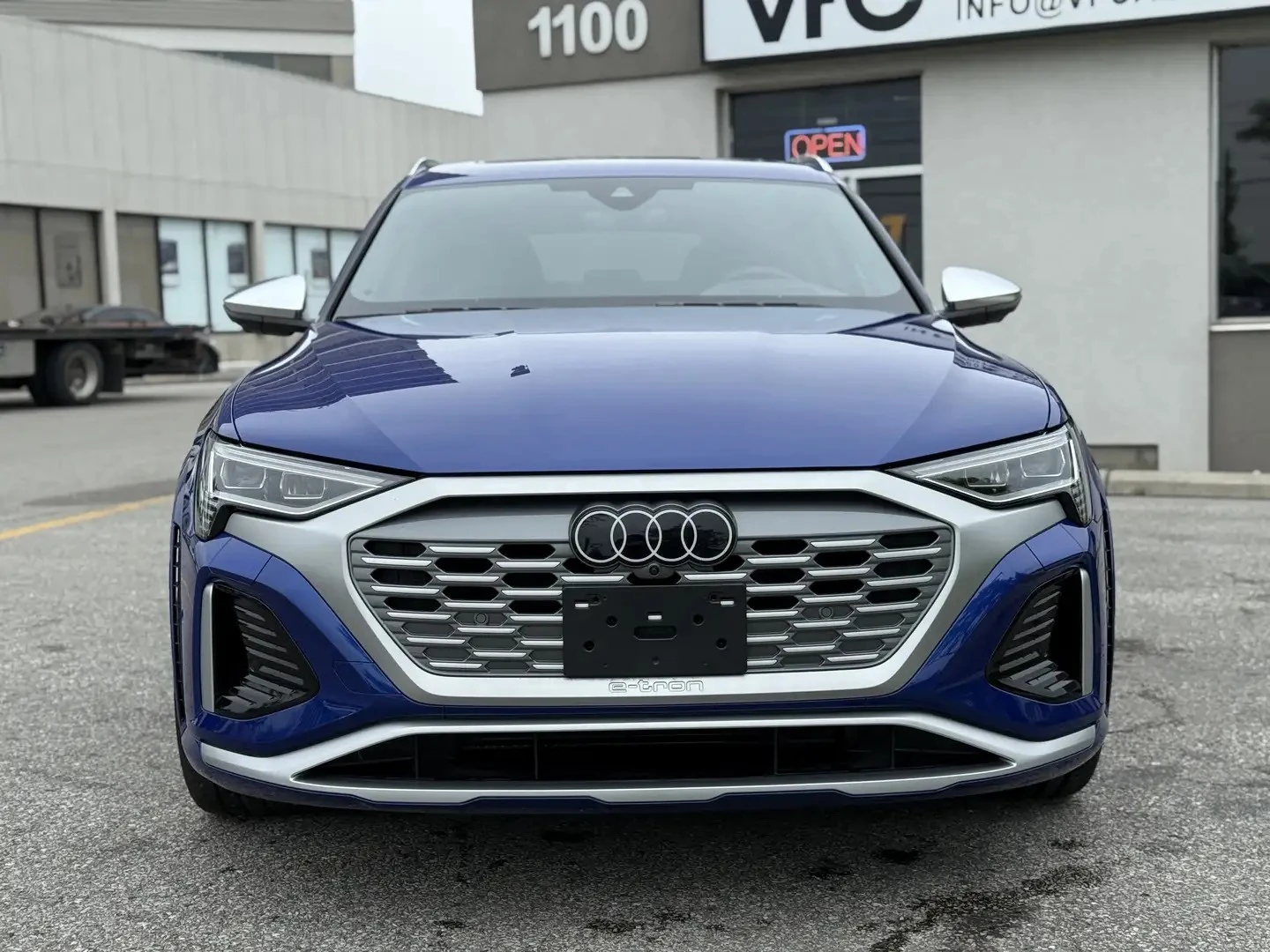 Audi SQ8 E-TRON PRESTIGE ЦЕНА ДО БЪЛГАРИЯ АВТОКРЕДИТ, снимка 2 - Автомобили и джипове - 55153932