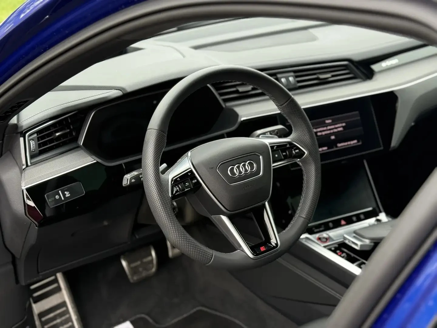 Audi SQ8 E-TRON PRESTIGE ЦЕНА ДО БЪЛГАРИЯ АВТОКРЕДИТ, снимка 10 - Автомобили и джипове - 55153932