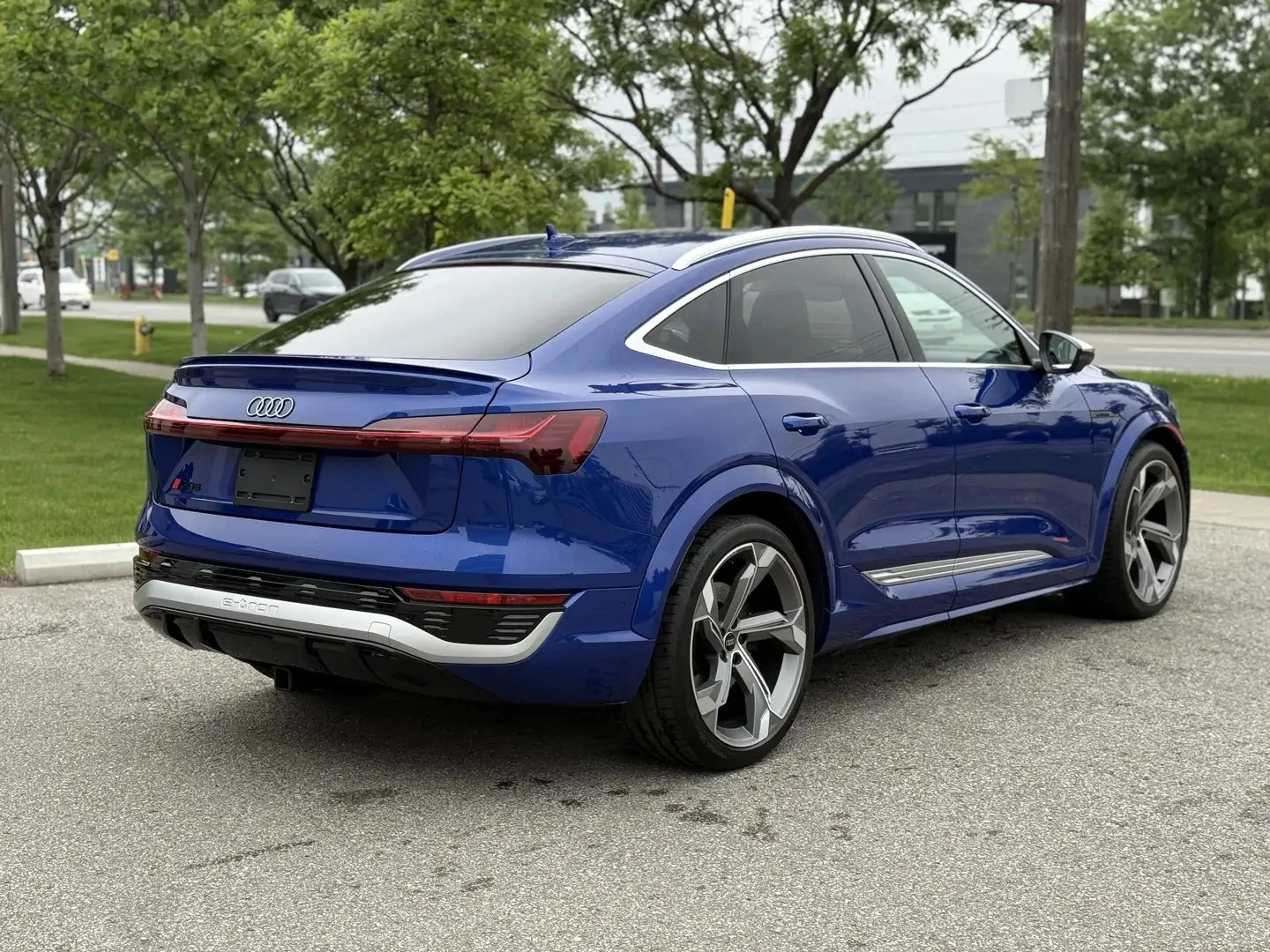 Audi SQ8 E-TRON PRESTIGE ЦЕНА ДО БЪЛГАРИЯ АВТОКРЕДИТ, снимка 8 - Автомобили и джипове - 55153932