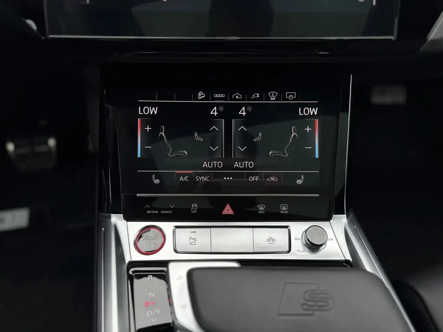 Audi SQ8 E-TRON PRESTIGE ЦЕНА ДО БЪЛГАРИЯ АВТОКРЕДИТ, снимка 12 - Автомобили и джипове - 55153932