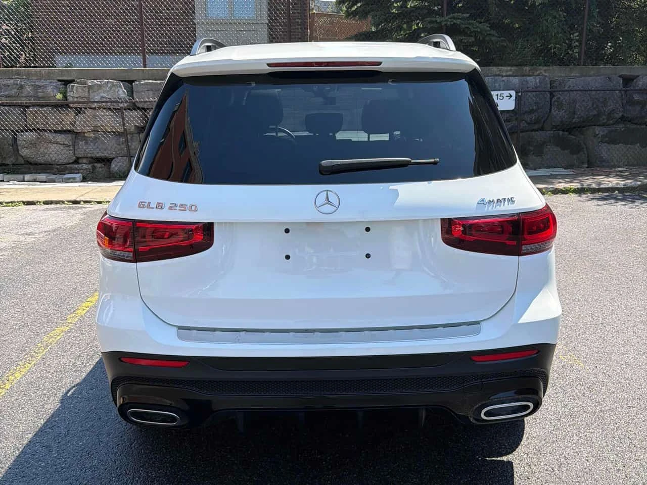 Mercedes-Benz GLB 250 АМГ ПАКЕТ/CARFAX/360 КАМ/ПАНО/ПОДГРЕВ/КЛИП, снимка 4 - Автомобили и джипове - 55583151