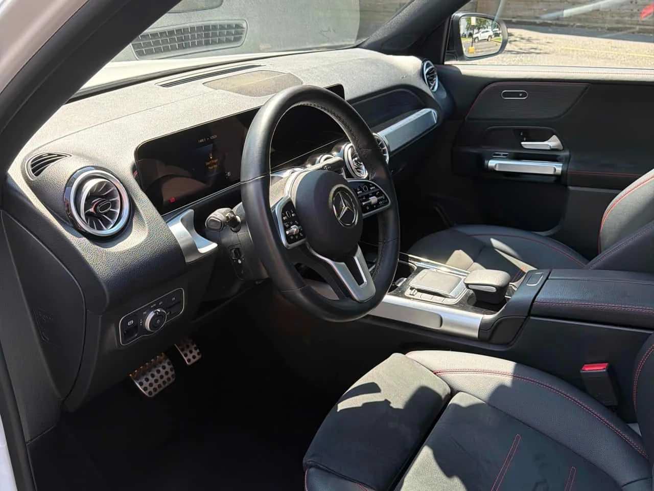 Mercedes-Benz GLB 250 АМГ ПАКЕТ/CARFAX/360 КАМ/ПАНО/ПОДГРЕВ/КЛИП, снимка 5 - Автомобили и джипове - 55583151
