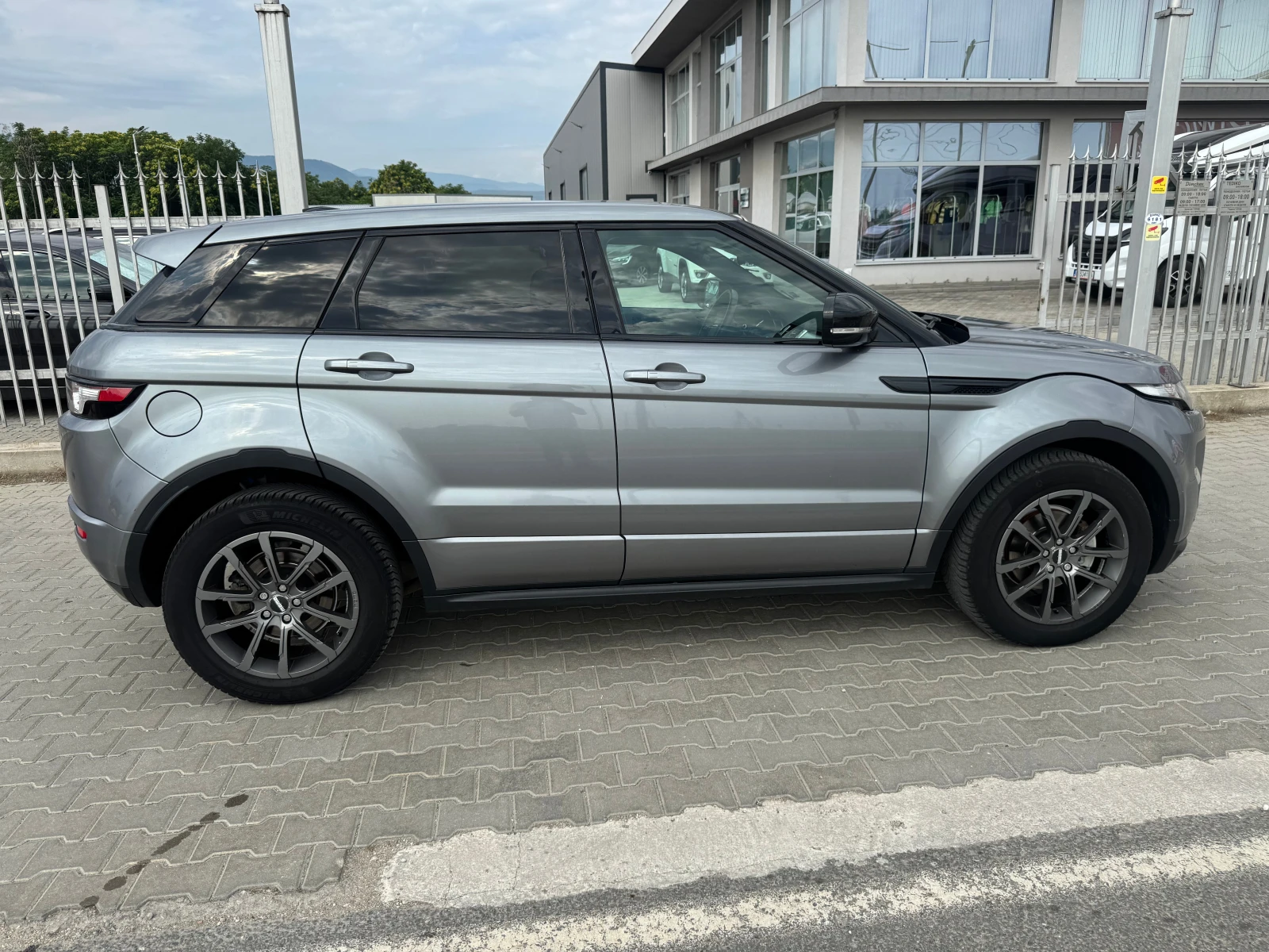 Land Rover Range Rover Evoque 2.2 D 4x4, снимка 4 - Автомобили и джипове - 55739905