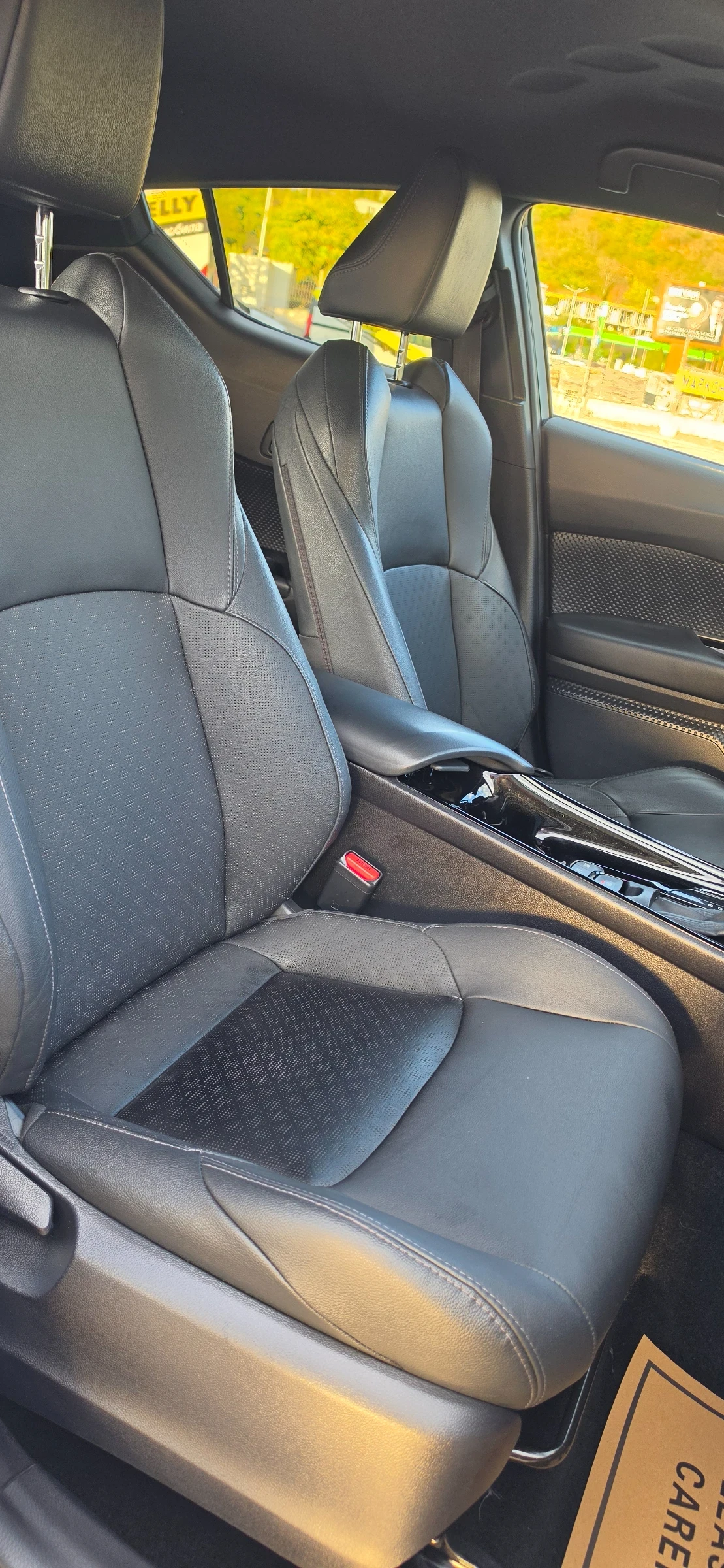 Toyota C-HR 1.8 Full Max. Exclusive.Бяла Перла, снимка 6 - Автомобили и джипове - 56256678