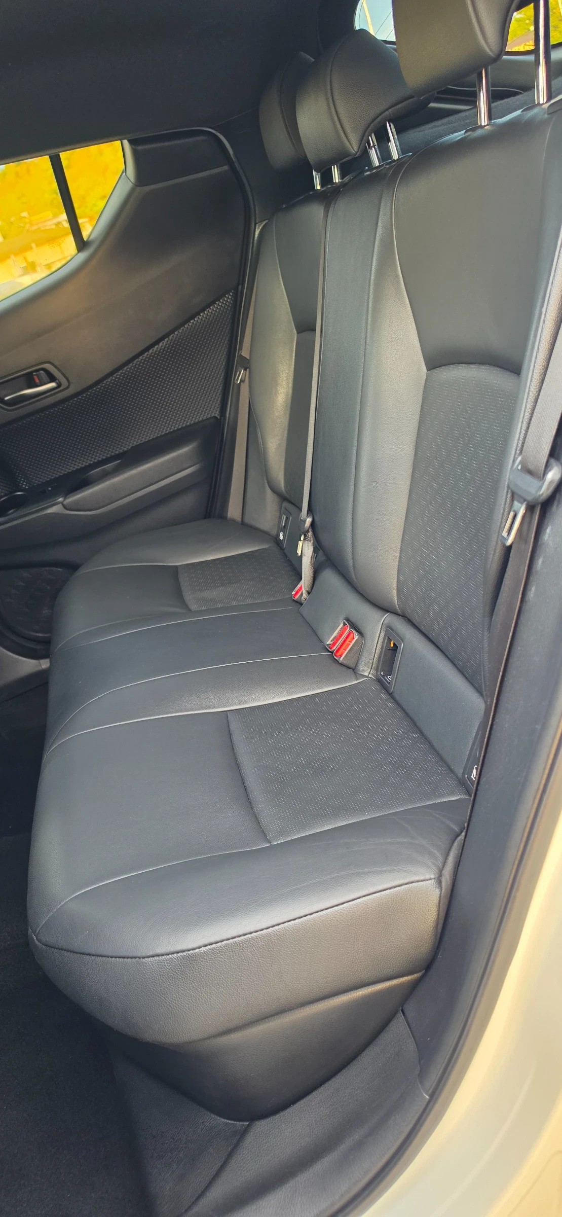 Toyota C-HR 1.8 Full Max. Exclusive.Бяла Перла, снимка 9 - Автомобили и джипове - 56256678