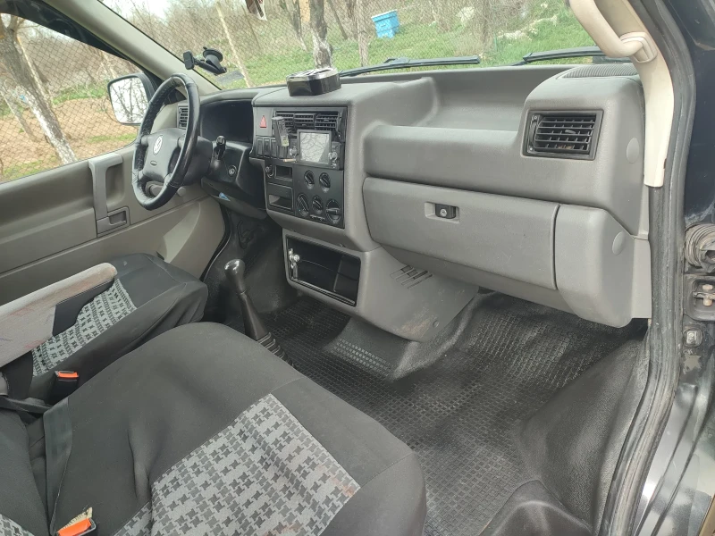 VW Transporter 2.5 tdi, снимка 7 - Бусове и автобуси - 49531775