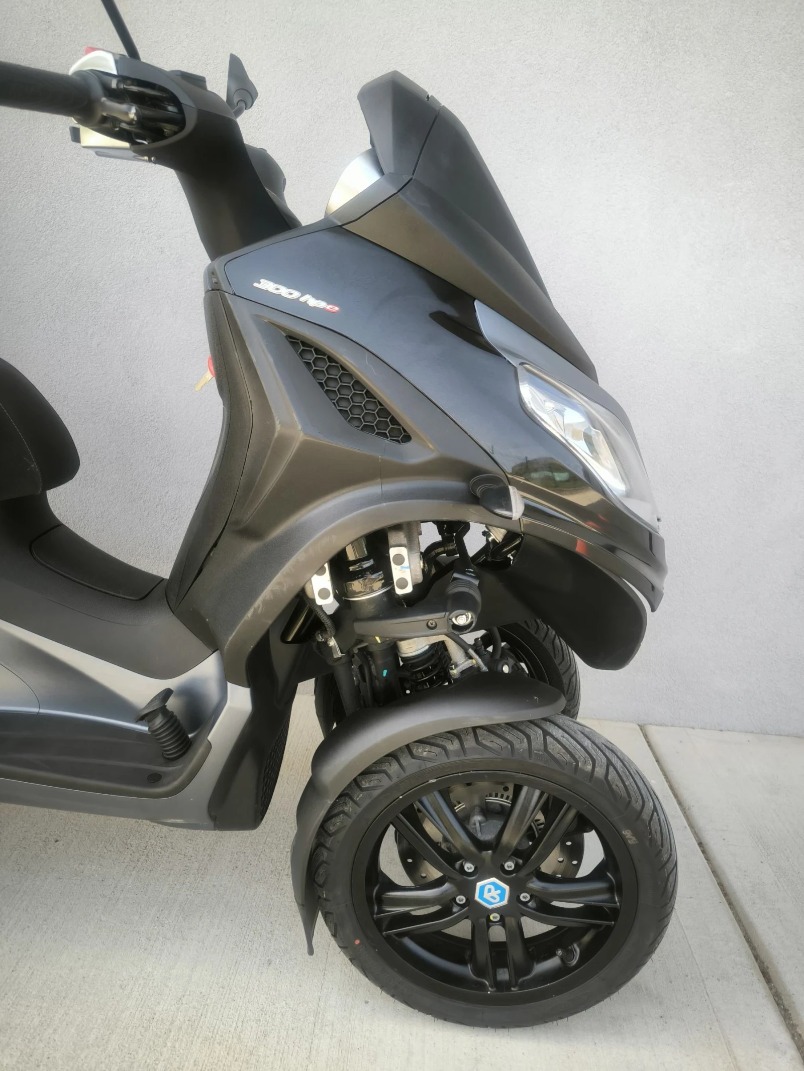 Piaggio Mp3 300ie HPE LT, ABS/ASR, 5618 км, 2022 година  - изображение 4