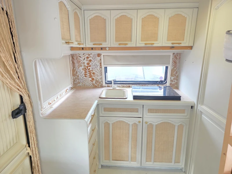 Каравана ABI HOBBY 555 WC, снимка 9 - Каравани и кемпери - 52547704