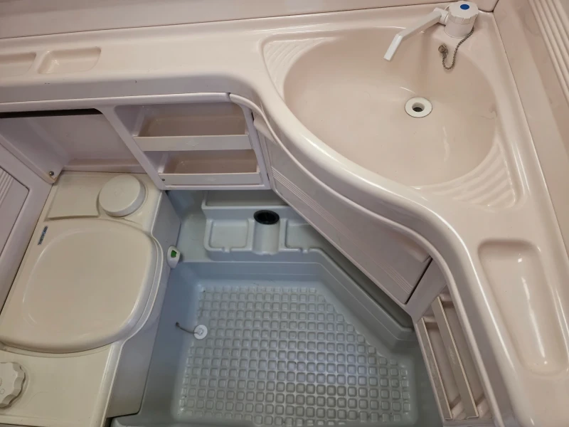 Каравана ABI HOBBY 555 WC, снимка 10 - Каравани и кемпери - 52547704