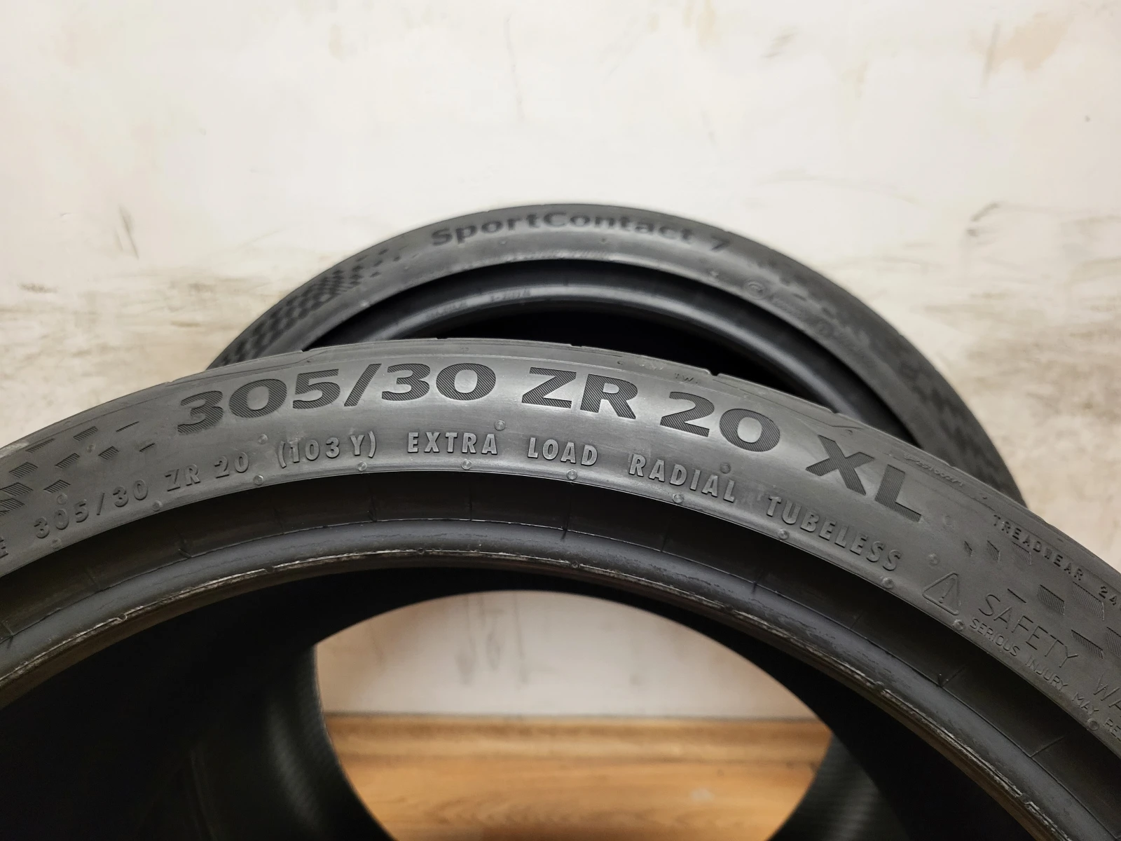 Гуми Летни 305/30R20, снимка 8 - Гуми и джанти - 53490793