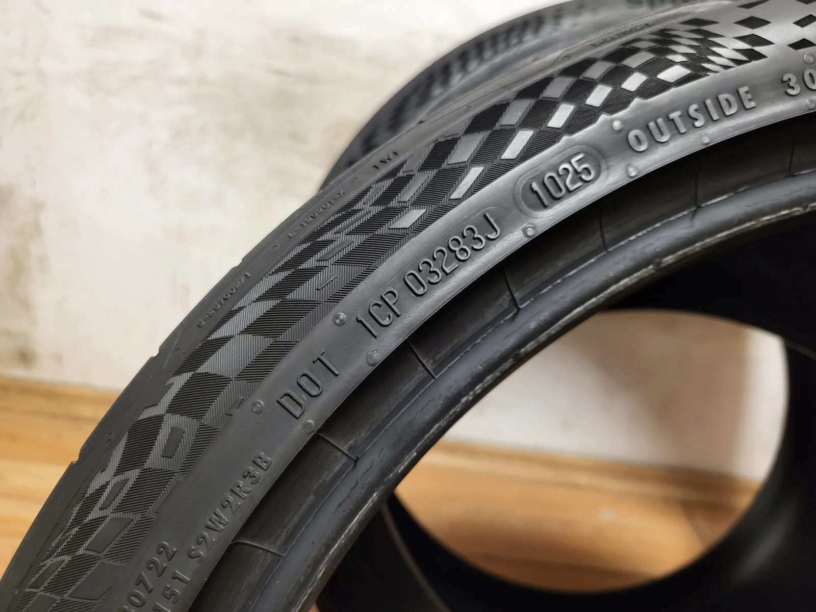 Гуми Летни 305/30R20, снимка 9 - Гуми и джанти - 53490793