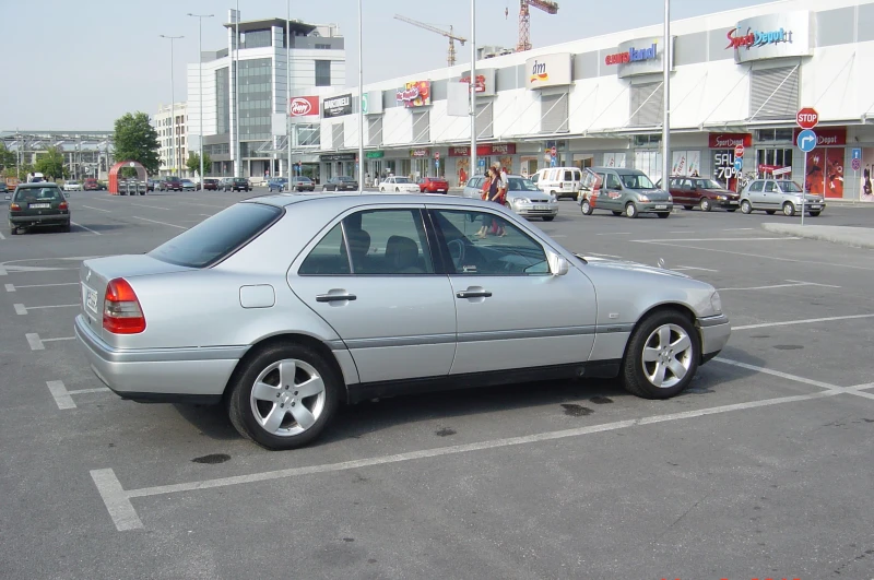 Mercedes-Benz C 200, снимка 3 - Автомобили и джипове - 48056354