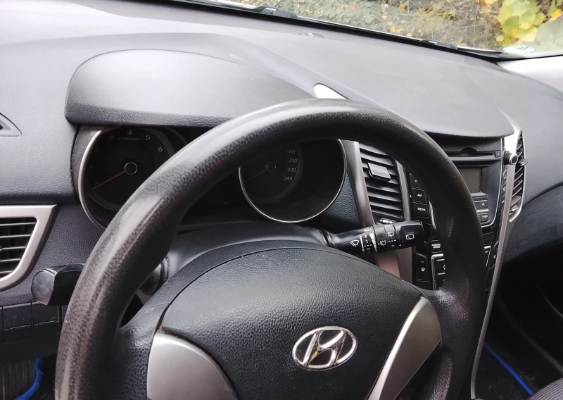 Hyundai I30 1, 4 99кс НОВ ВНОС  РЕАЛНИ КМ  ОБСЛУЖЕН  НОВИ ГУМИ, снимка 9 - Автомобили и джипове - 52390636