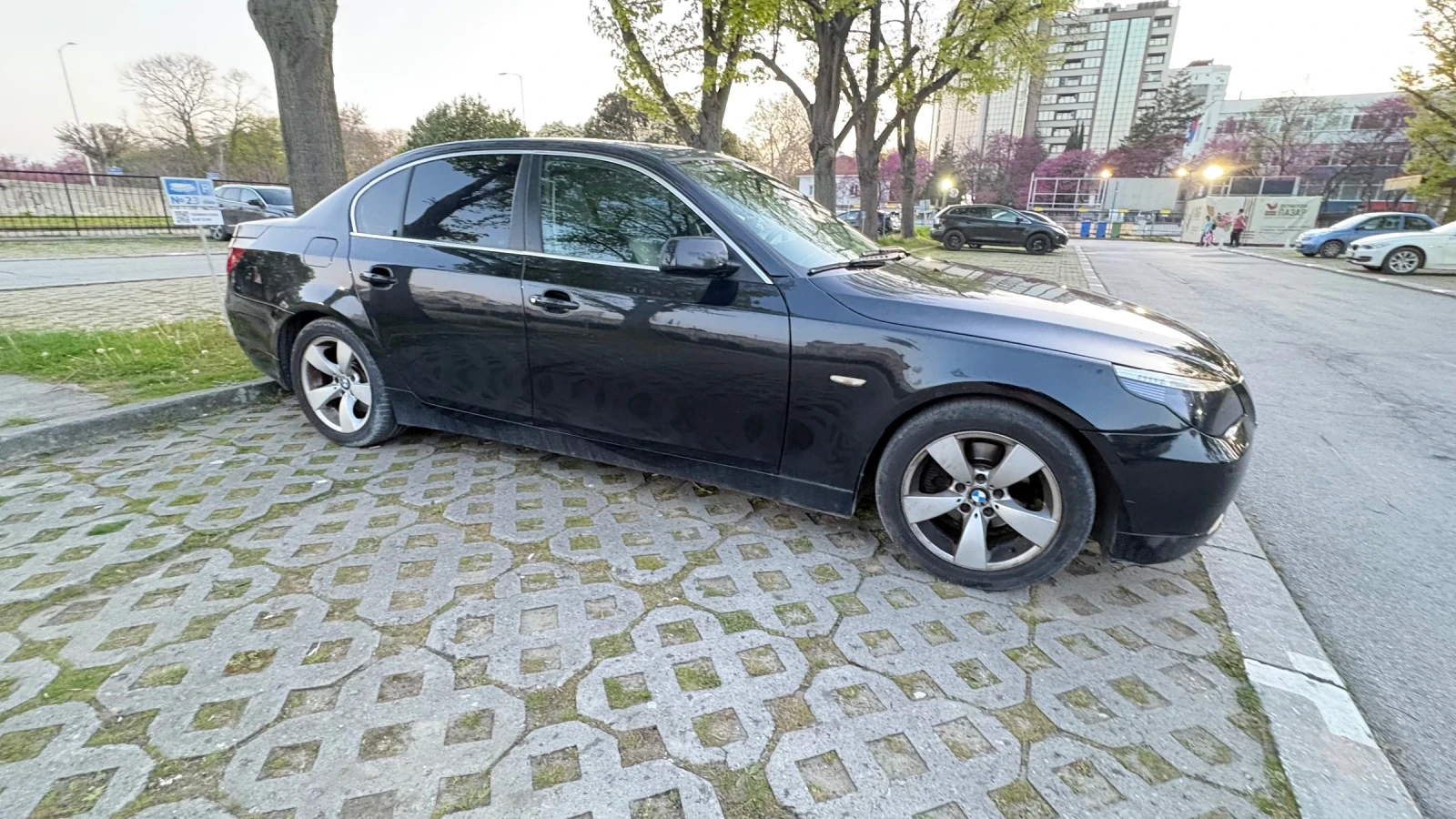 BMW 523 2.5 - изображение 2