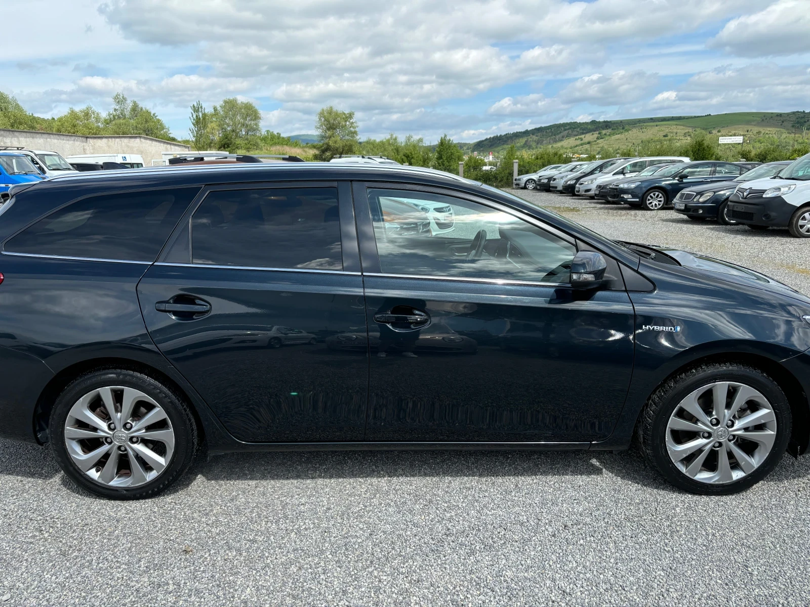Toyota Auris 1.8 Hybrid Luna - изображение 8
