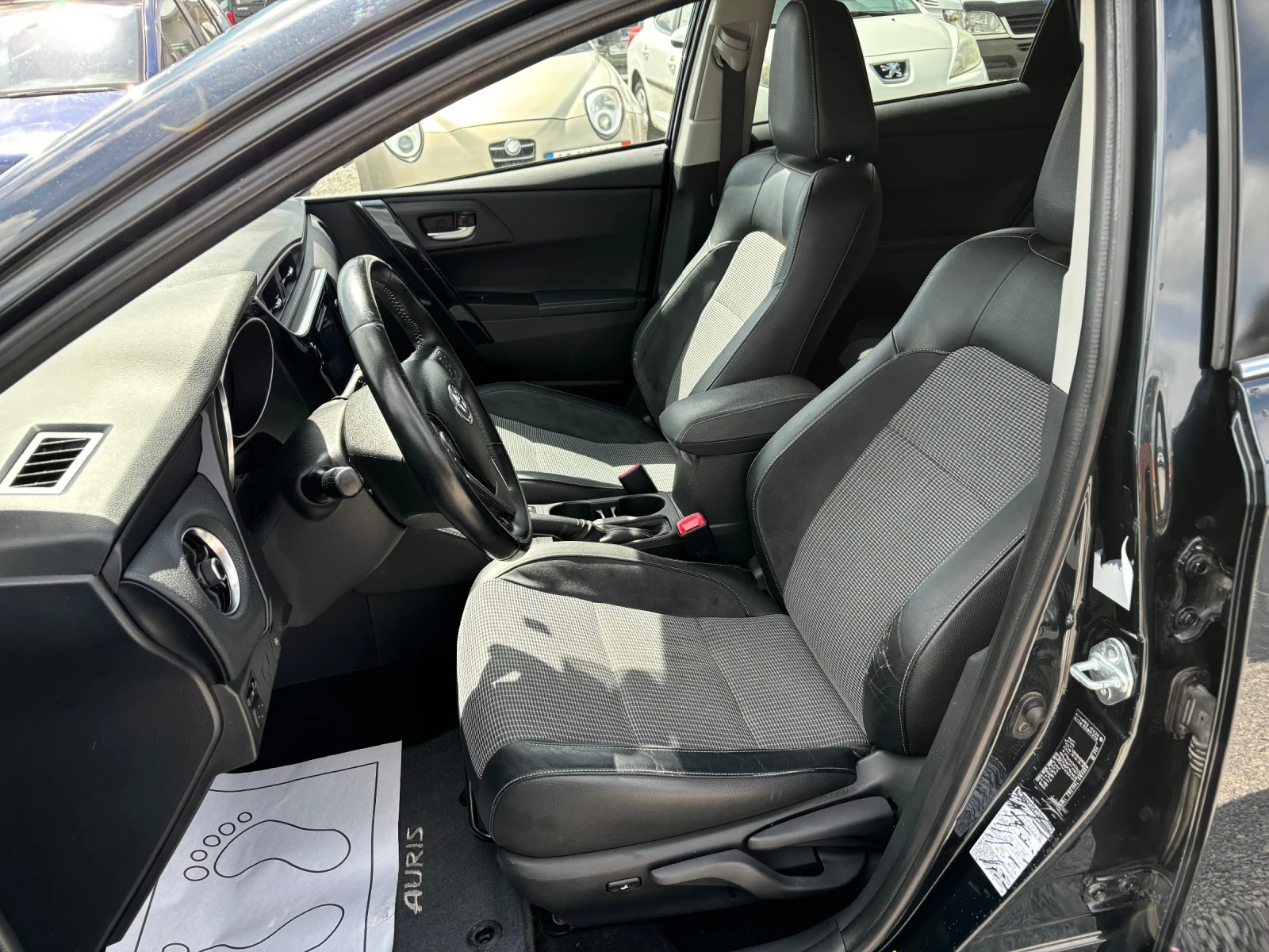 Toyota Auris 1.8 Hybrid Luna - изображение 10