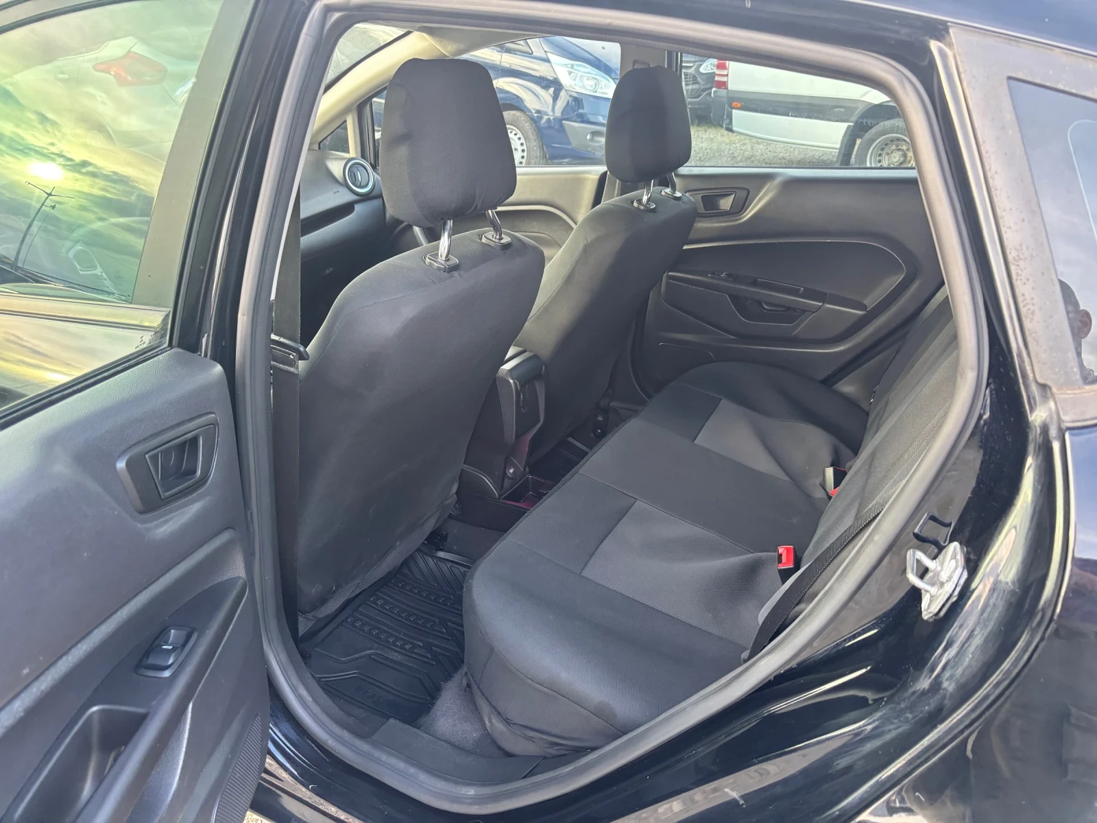 Ford Fiesta SE - изображение 7