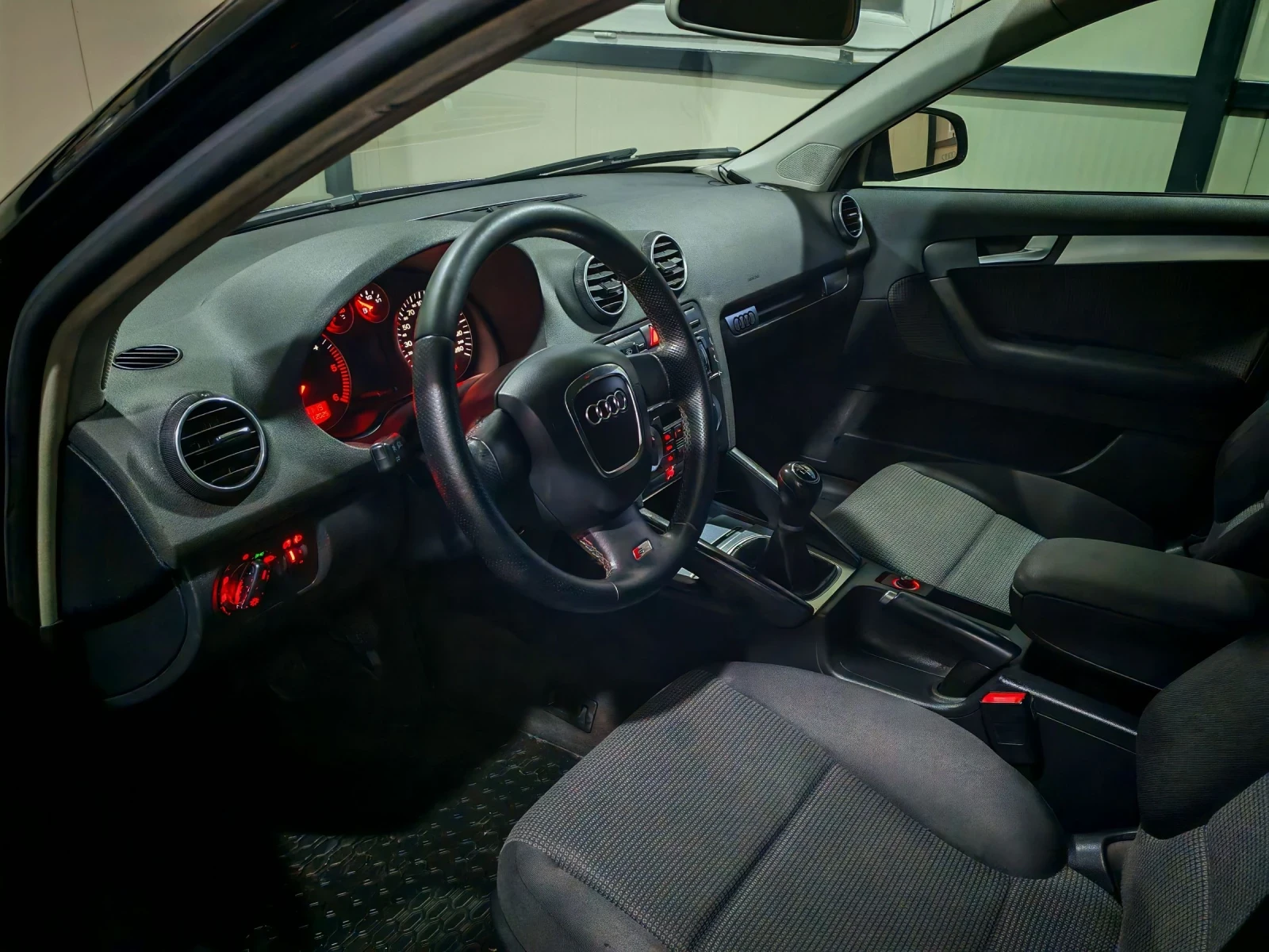 Audi A3 1.9TDI(105)* SPORTBACK* S-LINE* НОВ ВНОС*  - изображение 6