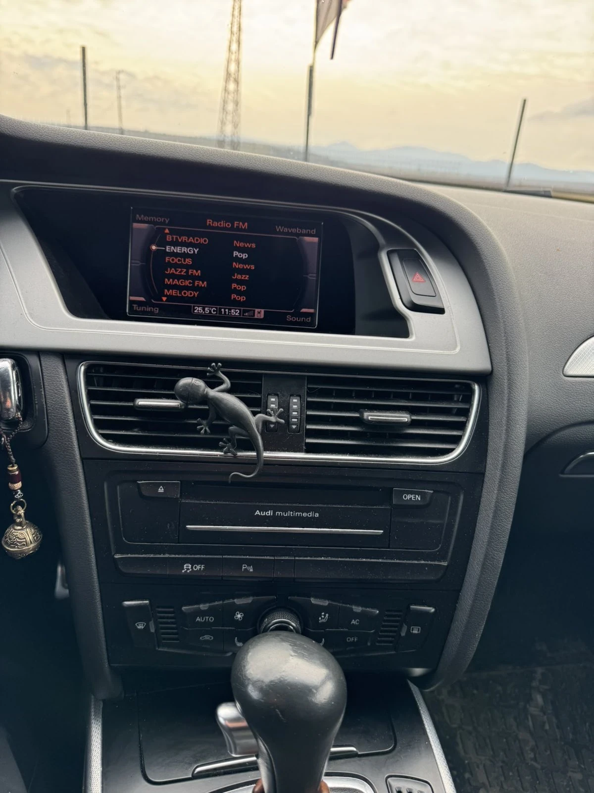 Audi A4 b8 пълен S-line пакет 2.0TDI 143к.с  - изображение 7