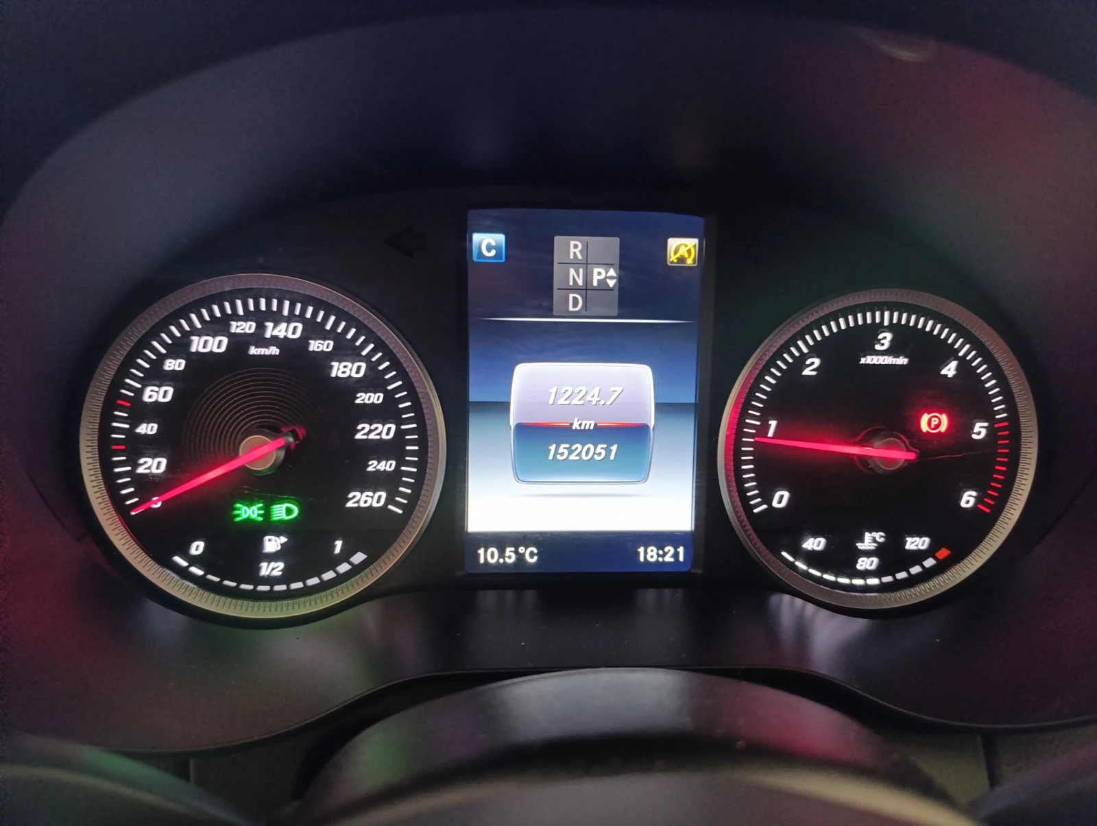 Mercedes-Benz C 180 2016г., снимка 16 - Автомобили и джипове - 54151061