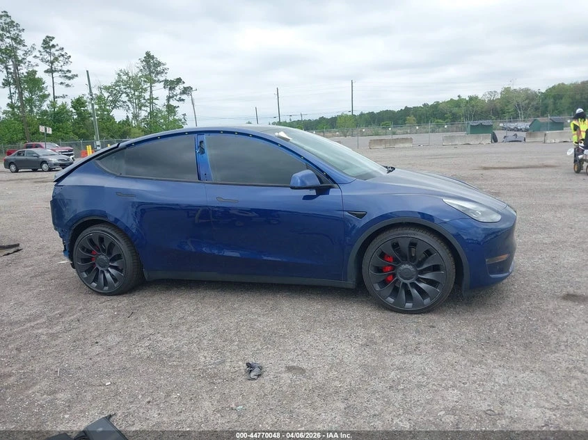 Tesla Model Y Performance Dual Motor All-Wheel Drive, снимка 13 - Автомобили и джипове - 54307639