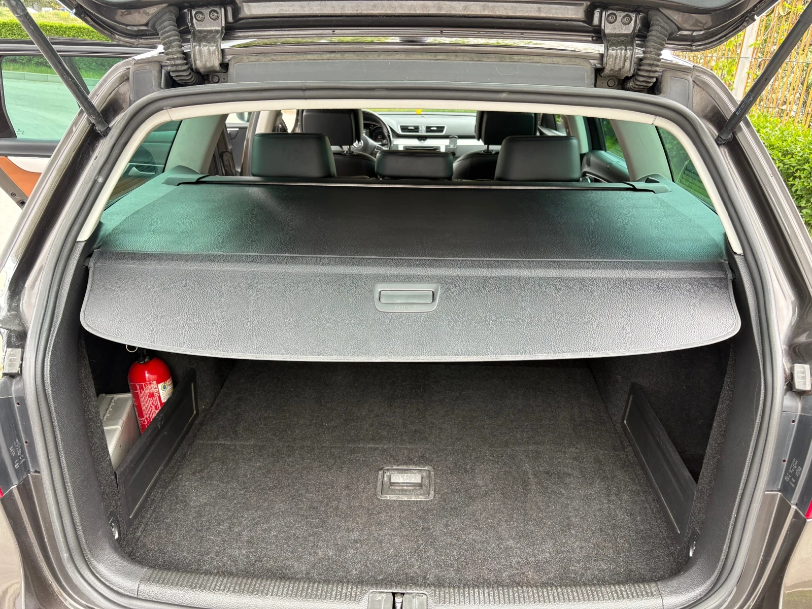 VW Passat, снимка 14 - Автомобили и джипове - 54611272