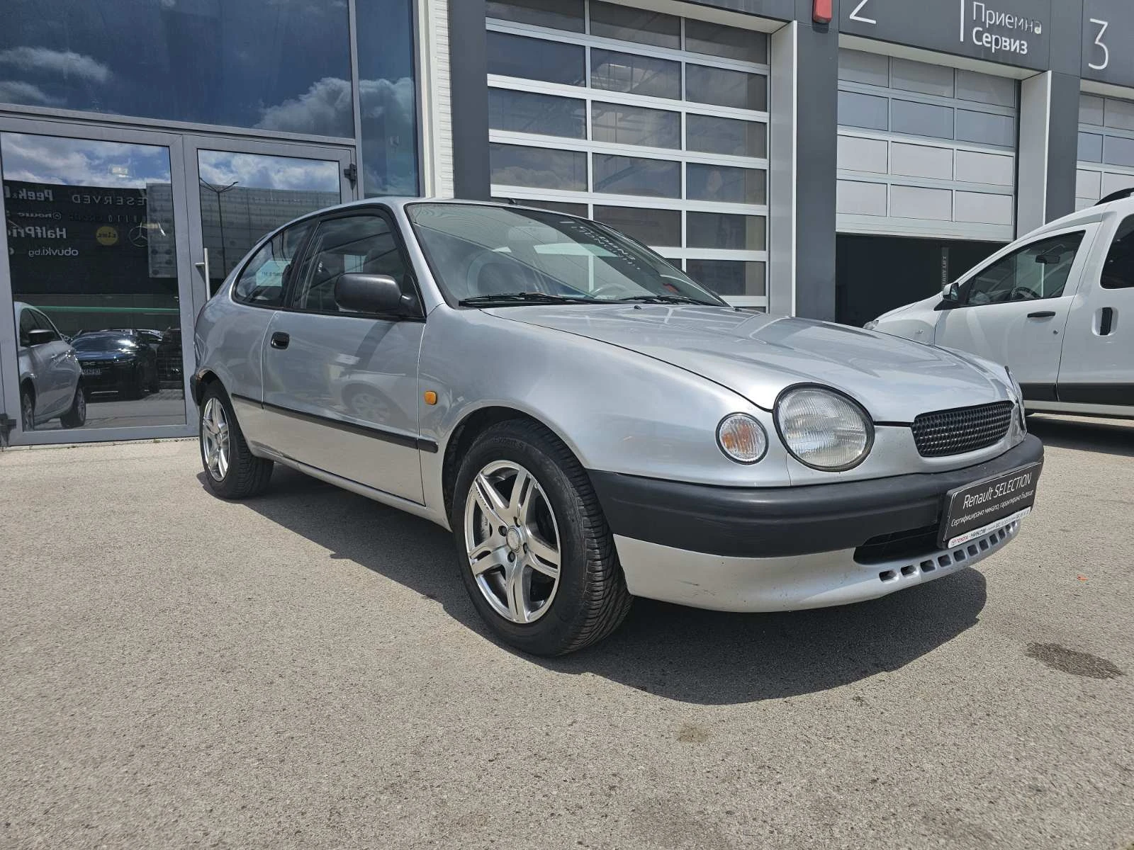 Toyota Corolla 1.3, снимка 2 - Автомобили и джипове - 54770774