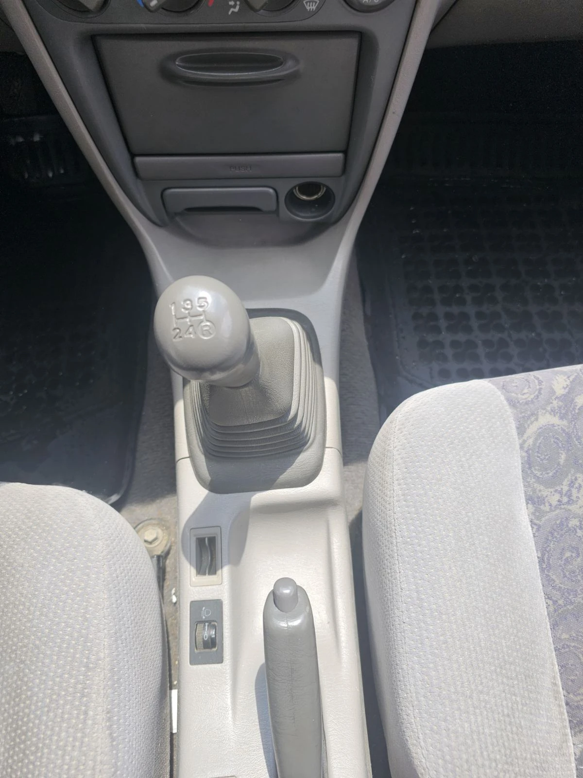 Toyota Corolla 1.3, снимка 9 - Автомобили и джипове - 54770774