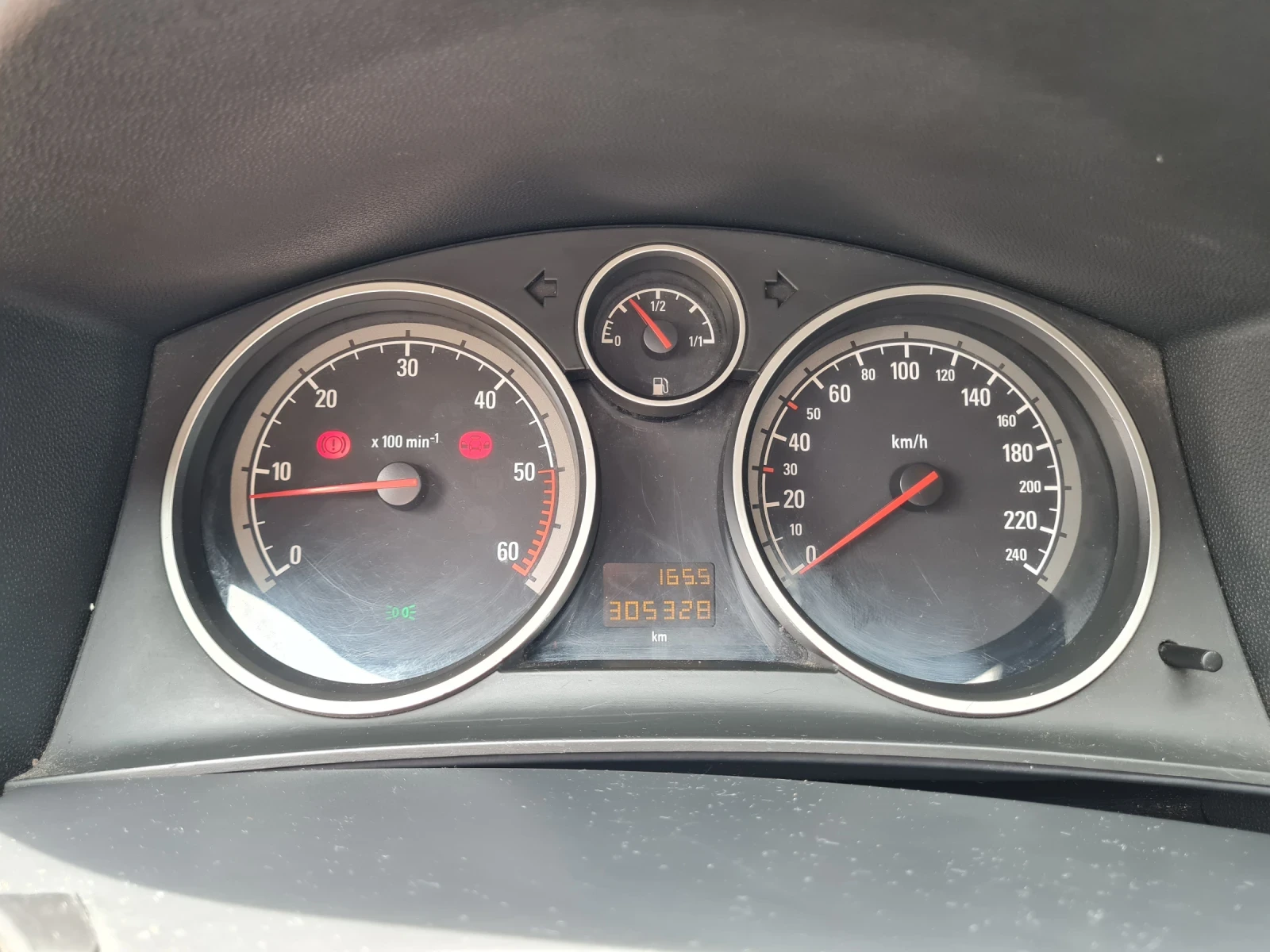 Opel Astra 1.3CDTI, снимка 8 - Автомобили и джипове - 54779544