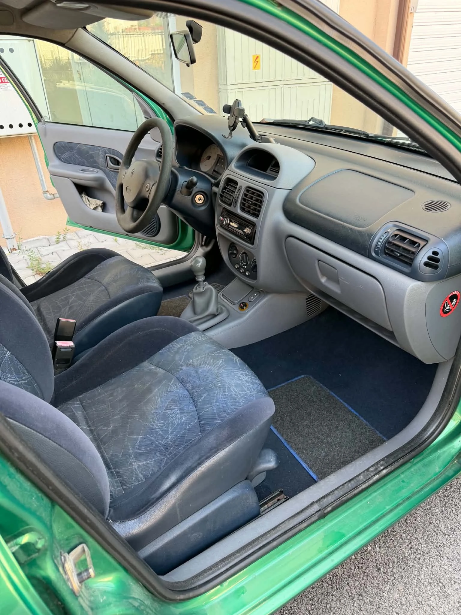 Renault Clio, снимка 7 - Автомобили и джипове - 56130076