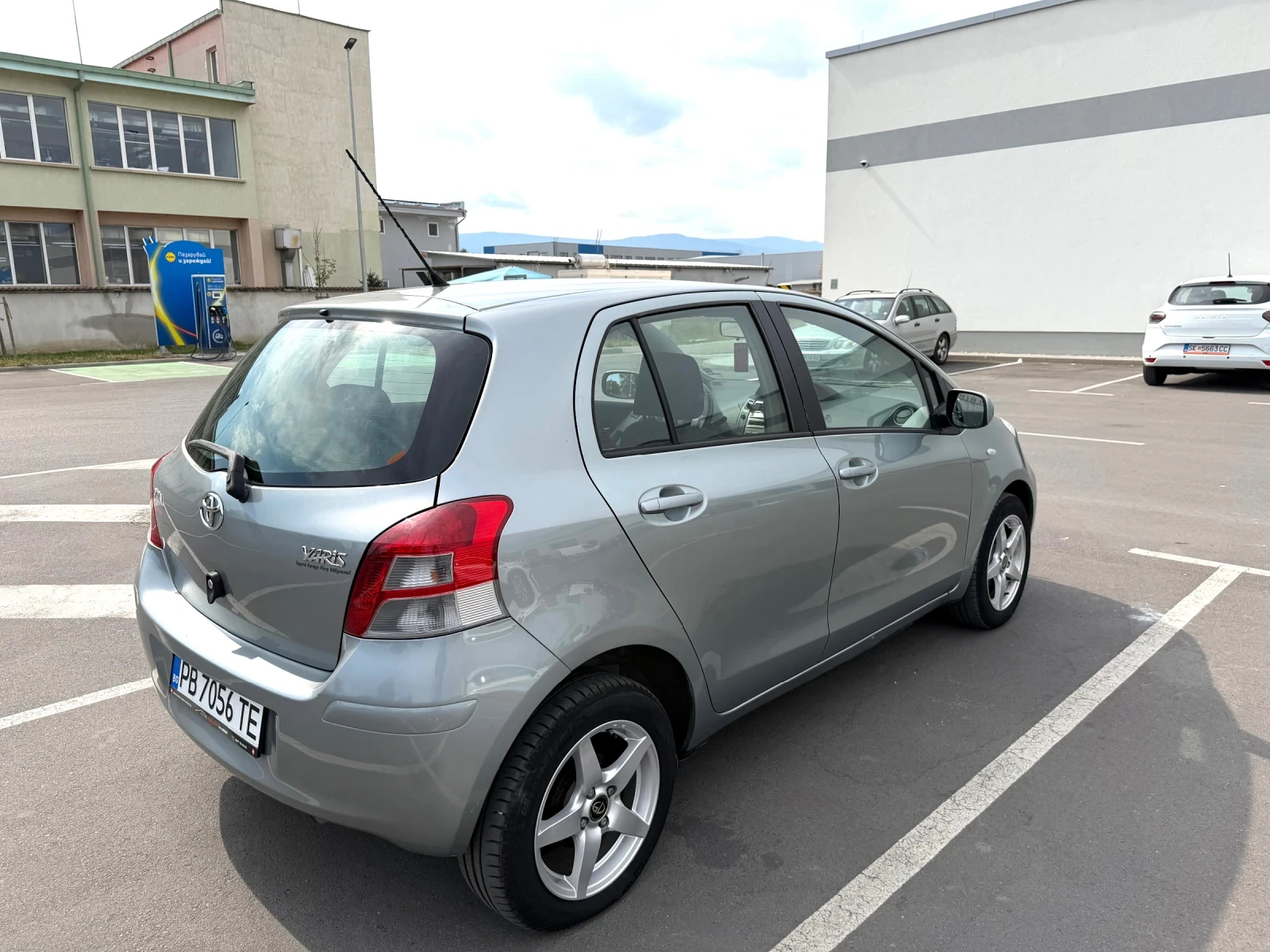 Toyota Yaris 1, 33 VVT-i, снимка 2 - Автомобили и джипове - 56155329