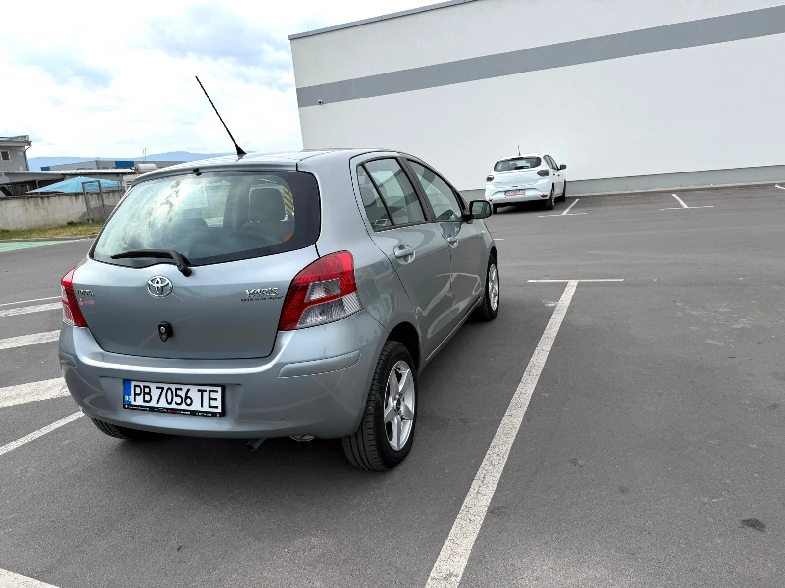 Toyota Yaris 1, 33 VVT-i, снимка 6 - Автомобили и джипове - 56155329