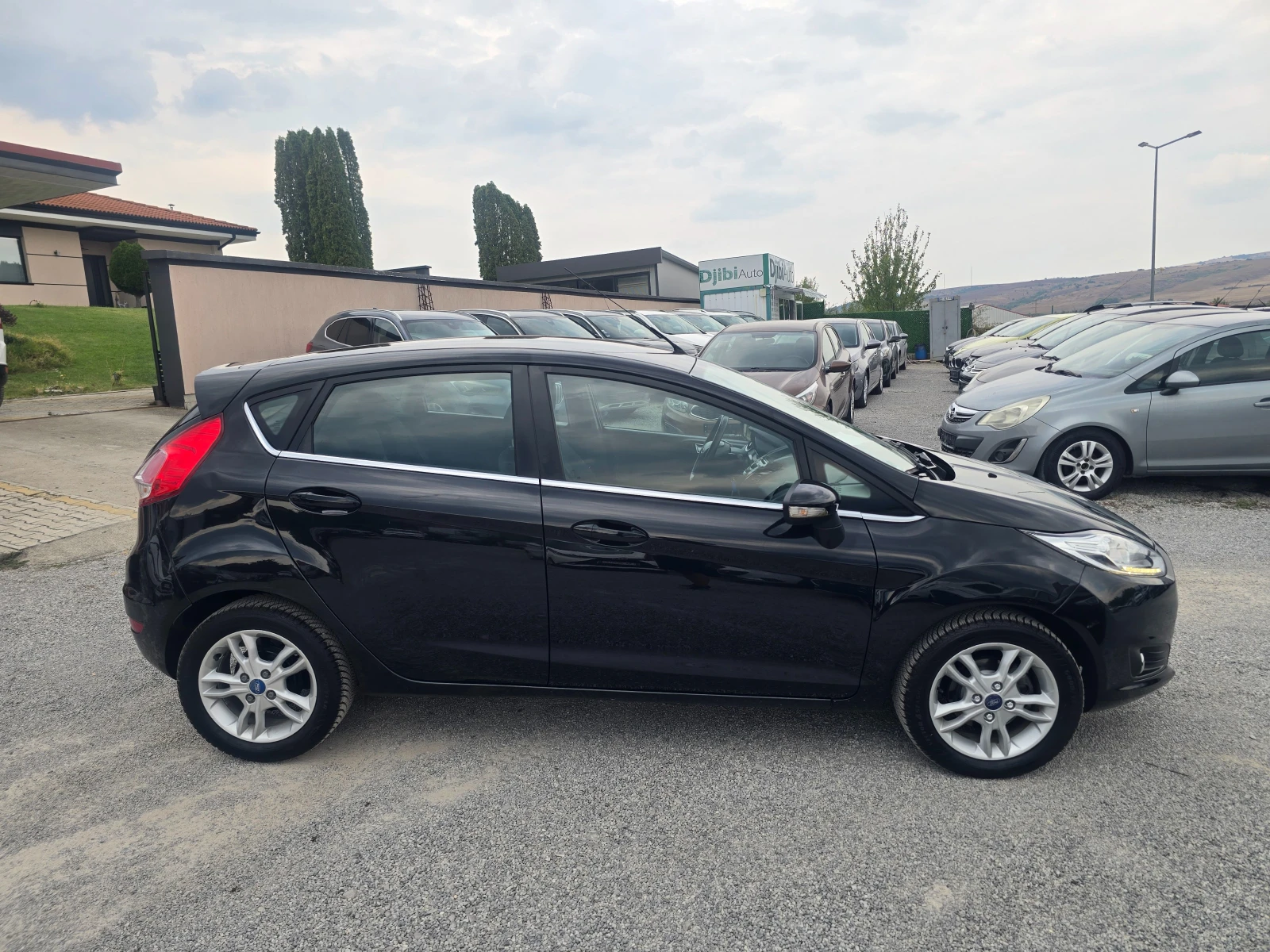 Ford Fiesta 1.0i-125-TITANIUM, снимка 4 - Автомобили и джипове - 56165280