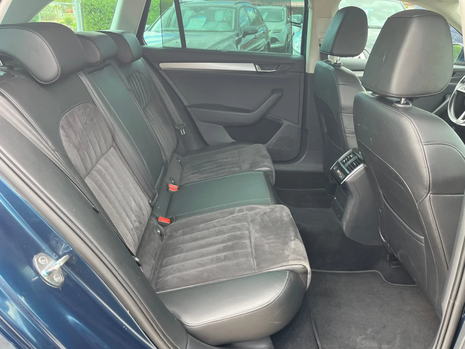 Skoda Superb 2.0TDI Executive Digital , снимка 14 - Автомобили и джипове - 56217088