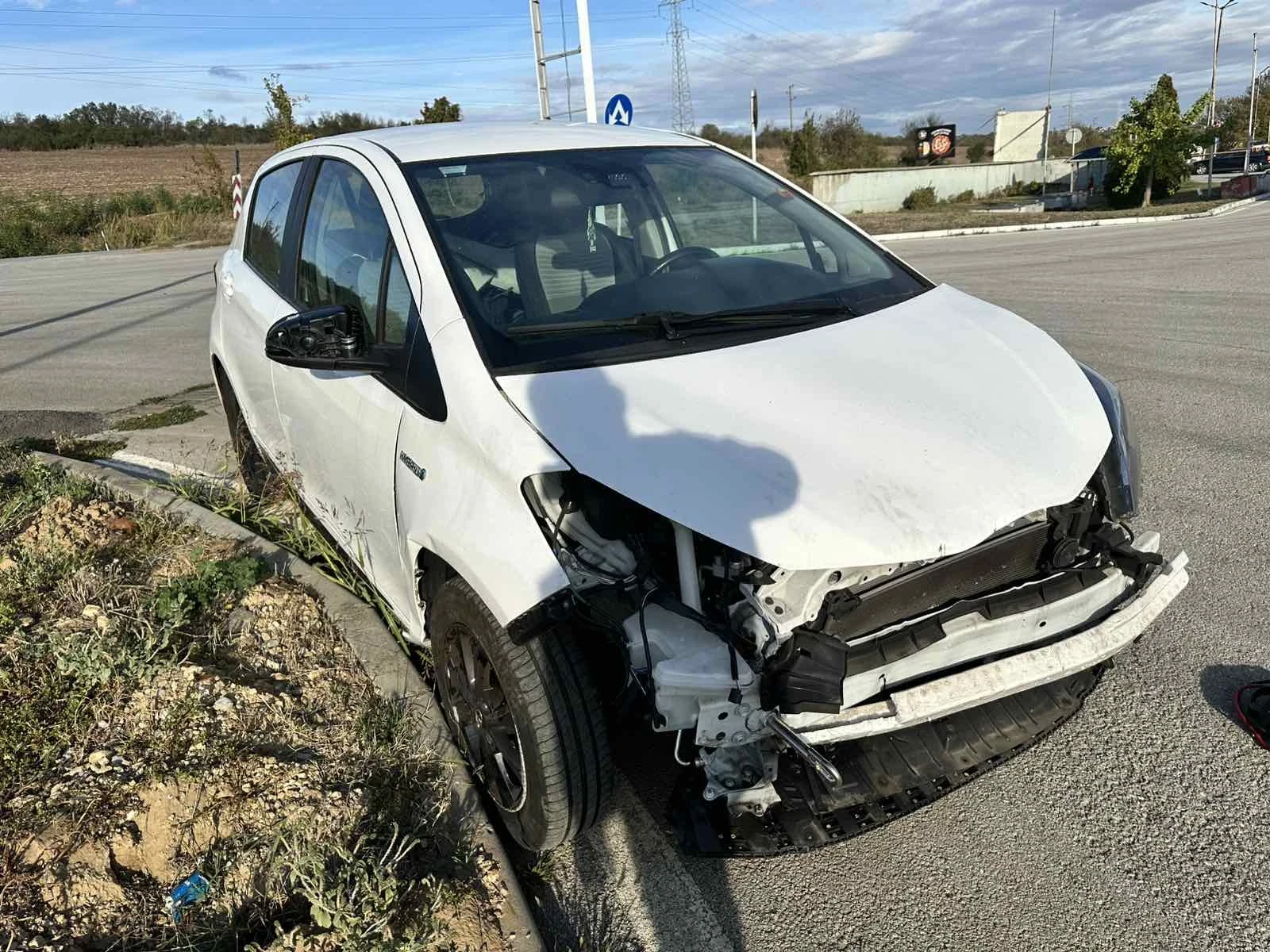 Toyota Yaris 1.5 HYBRID  УДАРЕНA! /135000/AWTOMAT