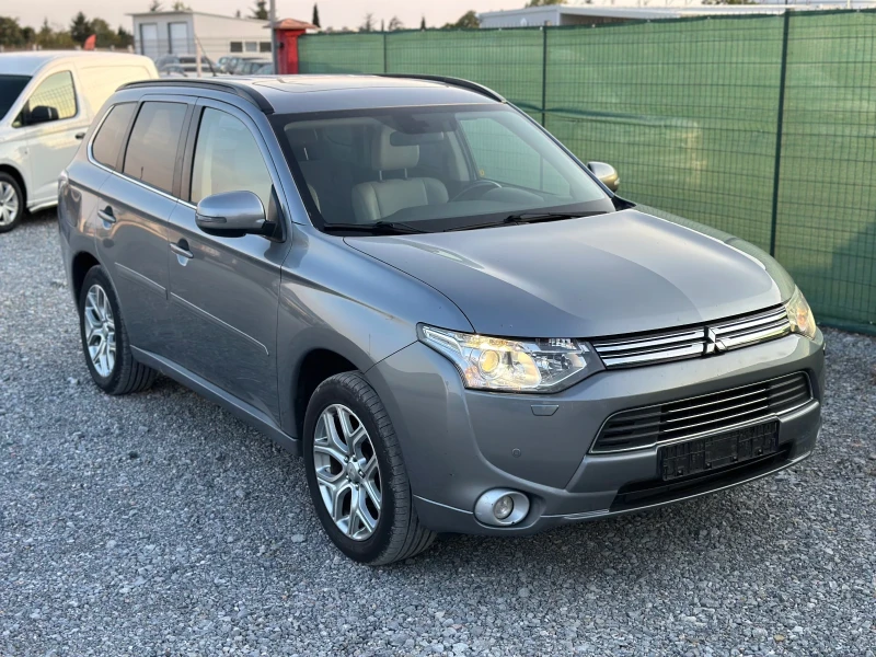 Mitsubishi Outlander PLUG-IN HYBRID, снимка 1 - Автомобили и джипове - 47005431