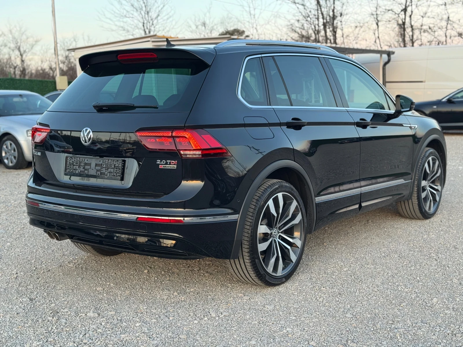 VW Tiguan R LINE 4x4 -2.0 TDI 190 кс DSG Virtual Cockpit , снимка 4 - Автомобили и джипове - 53803101