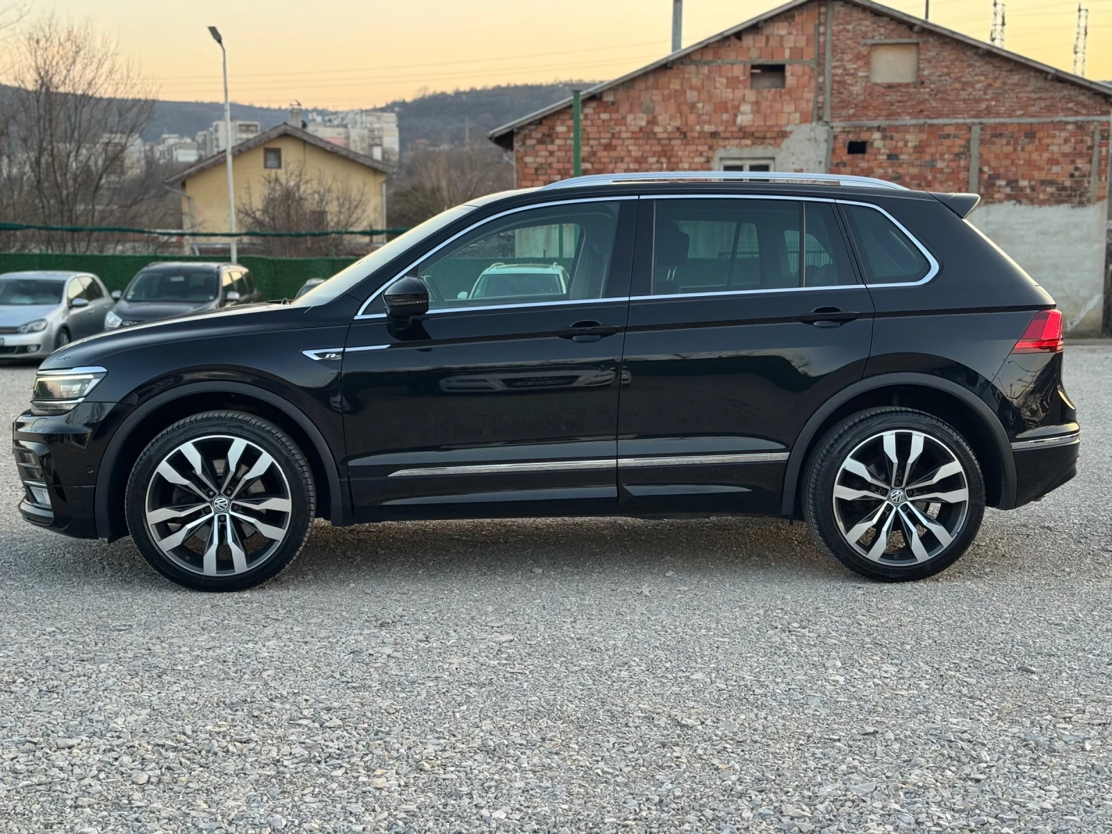 VW Tiguan R LINE 4x4 -2.0 TDI 190 кс DSG Virtual Cockpit , снимка 6 - Автомобили и джипове - 53803101