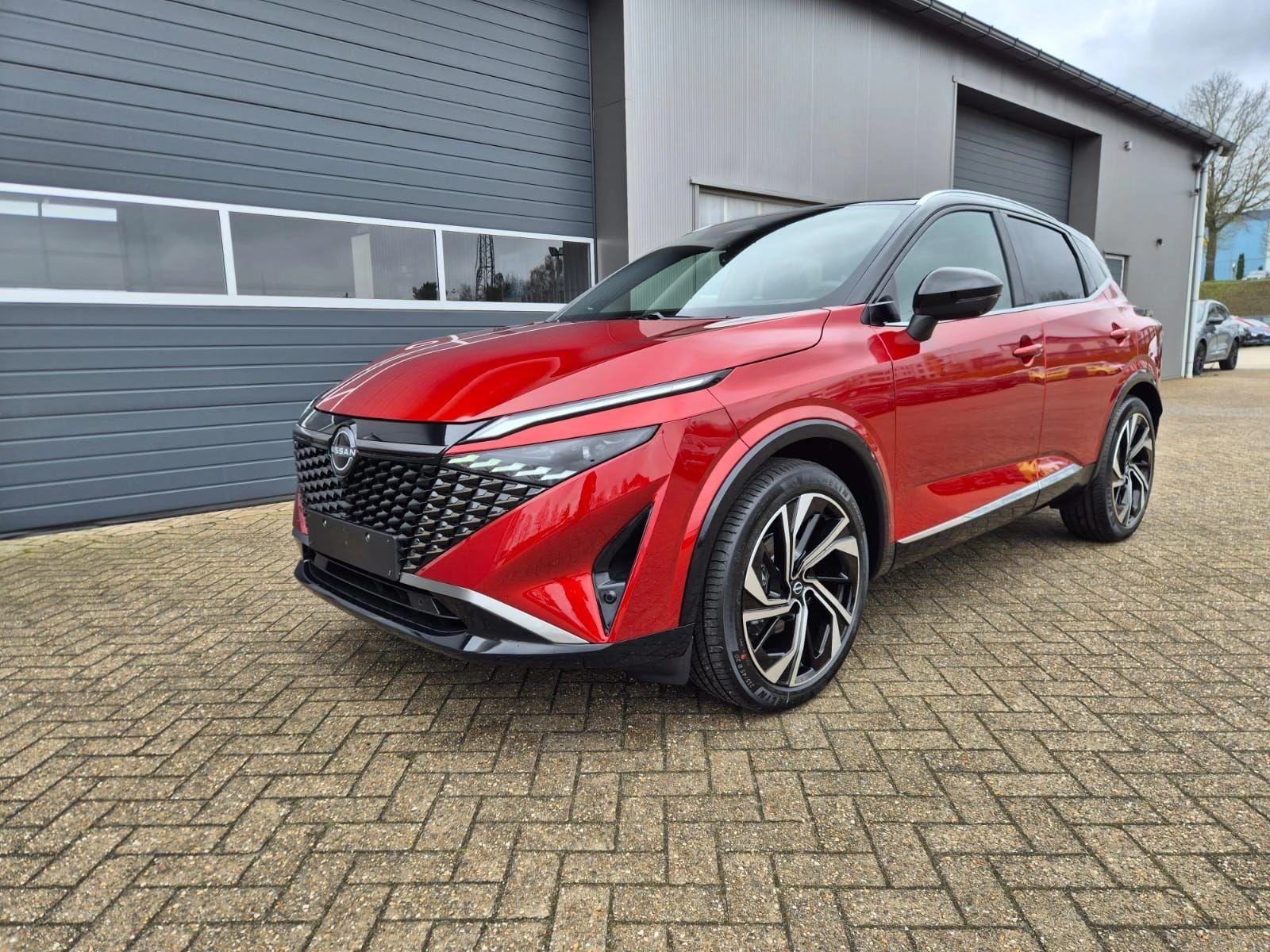 Nissan Qashqai, снимка 2 - Автомобили и джипове - 54358406