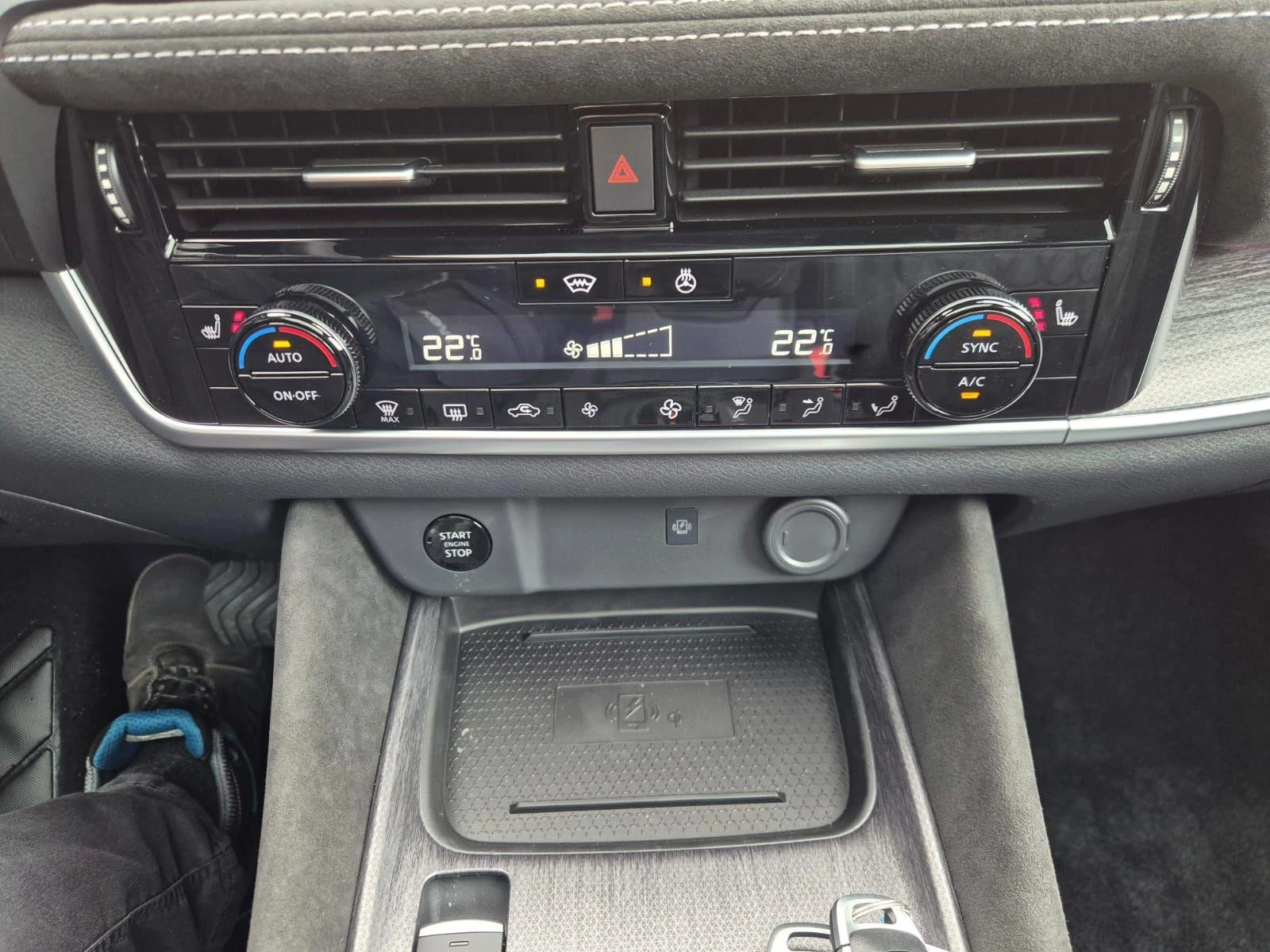 Nissan Qashqai, снимка 9 - Автомобили и джипове - 54358406