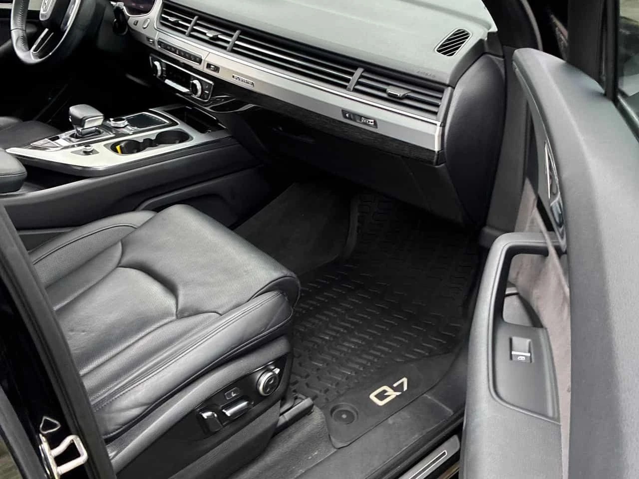 Audi Q7 * Technik * ДИСТРОНИК * ОБДУХВАНЕ * ПАНО * KEYLESS, снимка 15 - Автомобили и джипове - 54976484