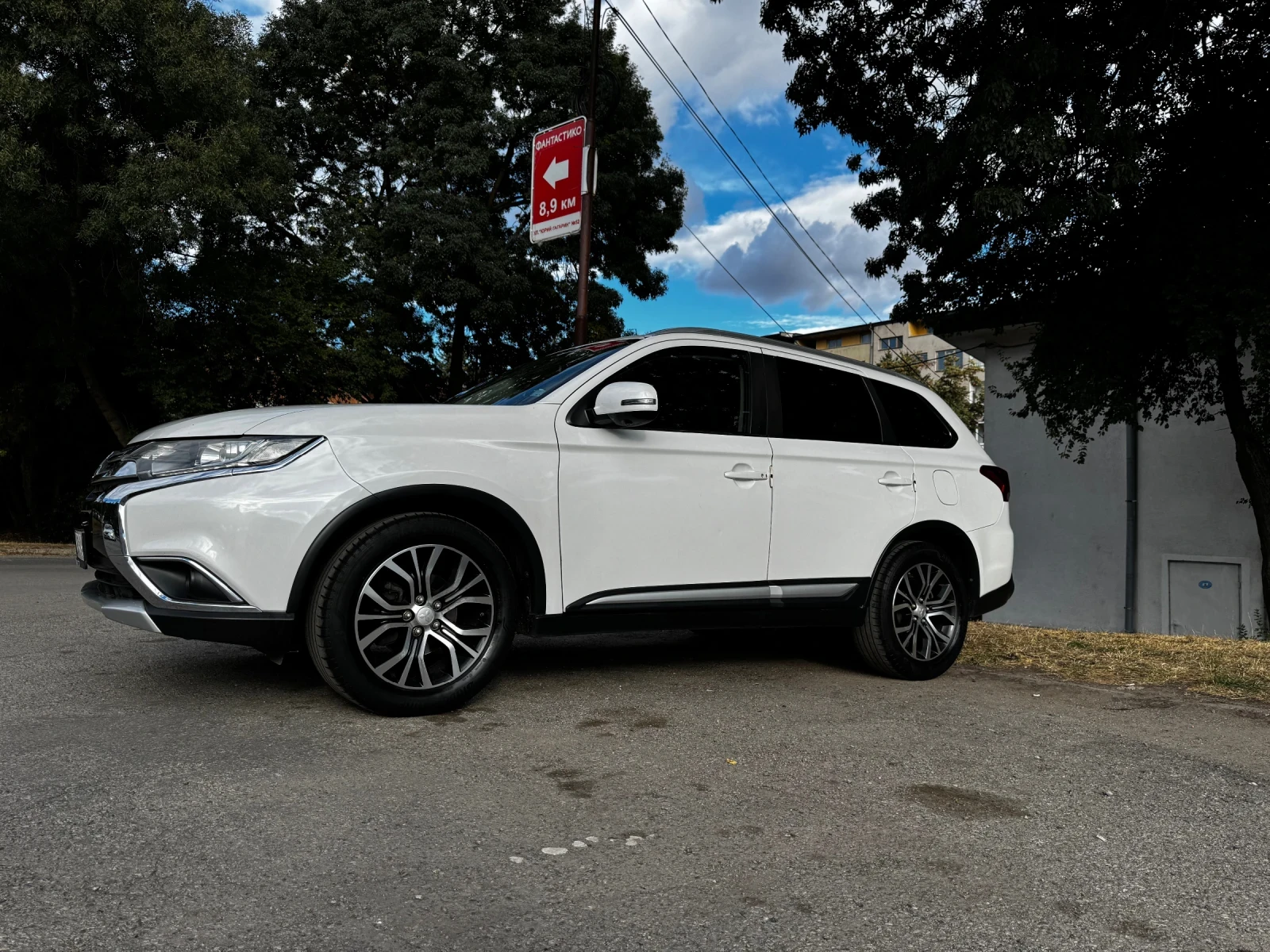 Mitsubishi Outlander, снимка 4 - Автомобили и джипове - 56565773