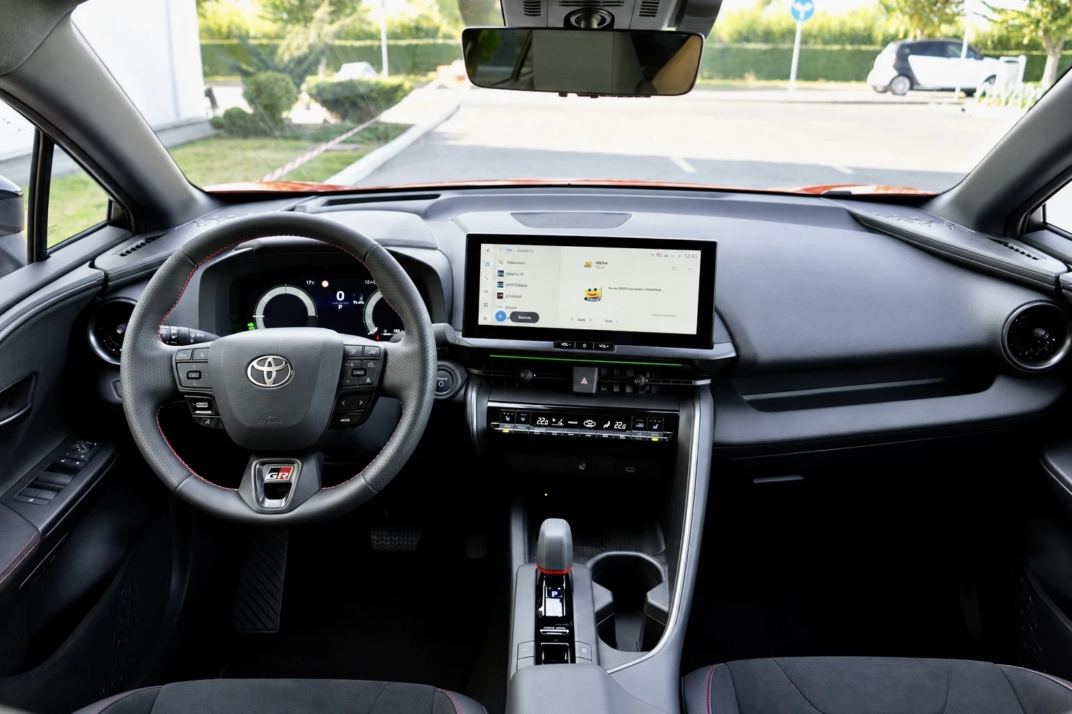 Toyota C-HR GR* PLUG-IN* DISTR* KEYLESS* CAMERA* HUD* CARPLAY | Mobile.bg � ����������� 10