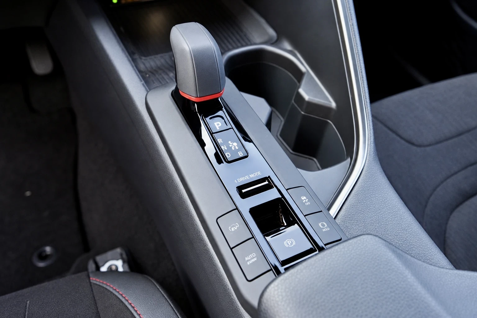 Toyota C-HR GR* PLUG-IN* DISTR* KEYLESS* CAMERA* HUD* CARPLAY | Mobile.bg � ����������� 15