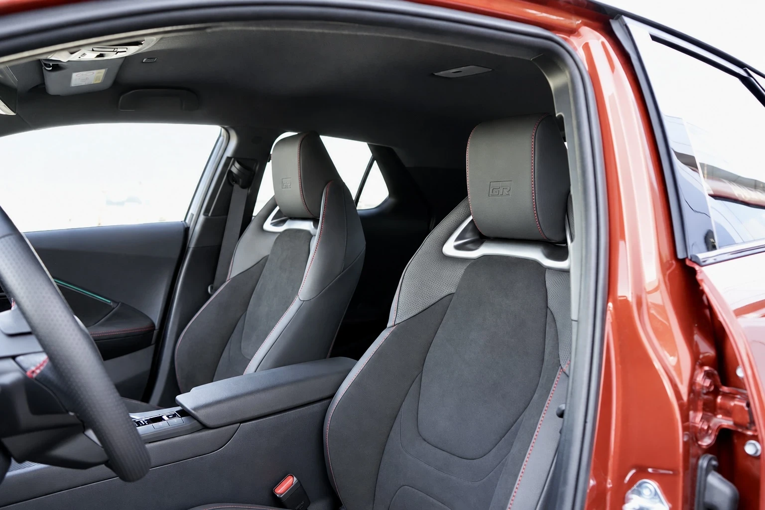 Toyota C-HR GR* PLUG-IN* DISTR* KEYLESS* CAMERA* HUD* CARPLAY | Mobile.bg � ����������� 9