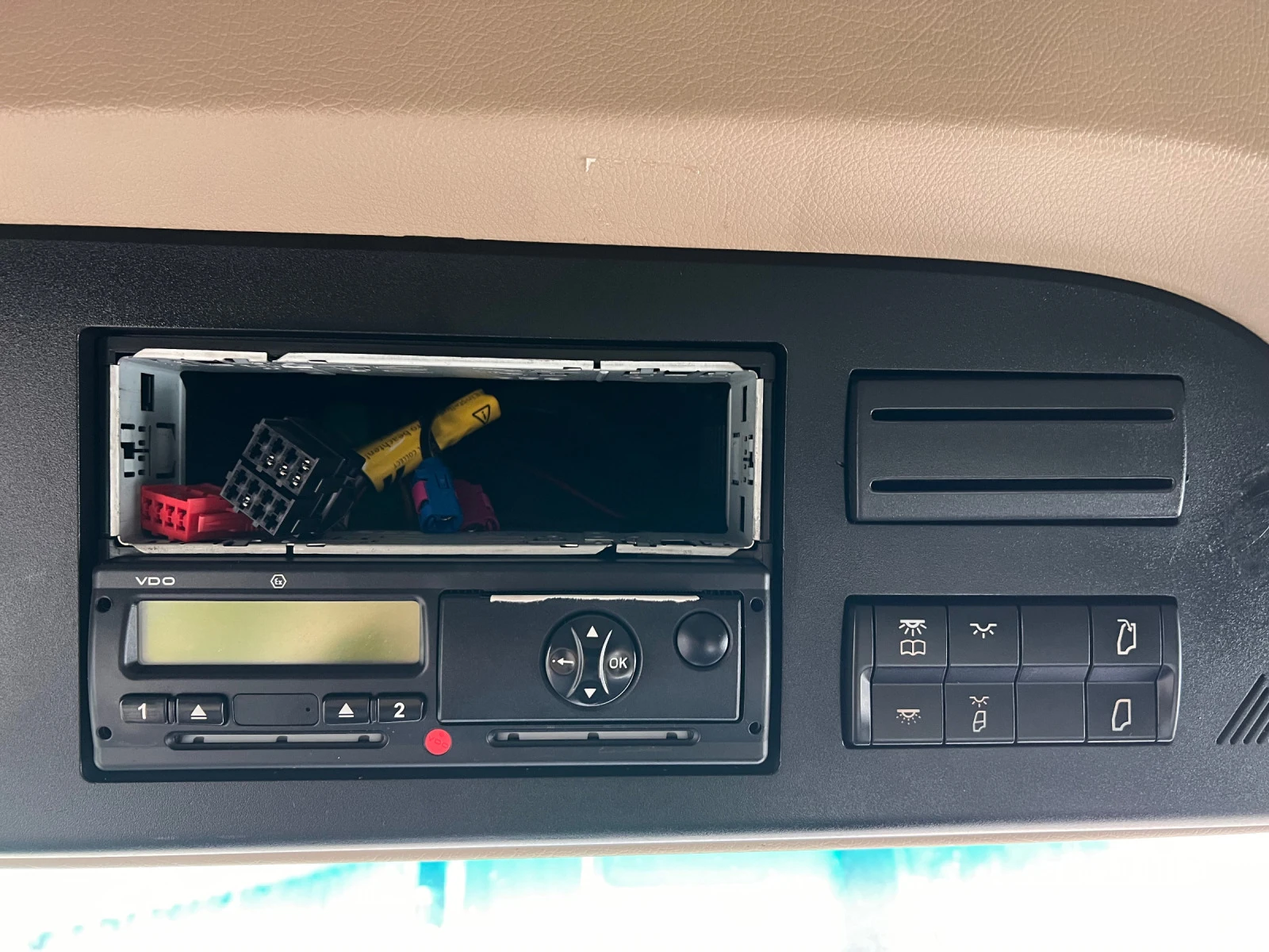 Mercedes-Benz Actros 1843   | Mobile.bg   11