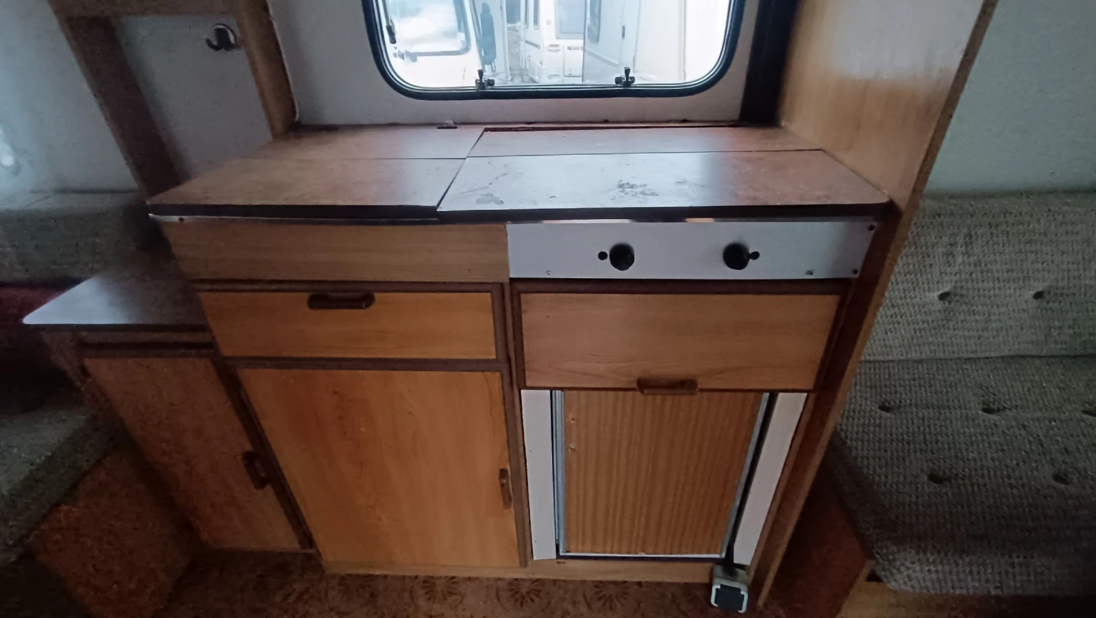 Каравана Burstner CLUB 400 - изображение 4