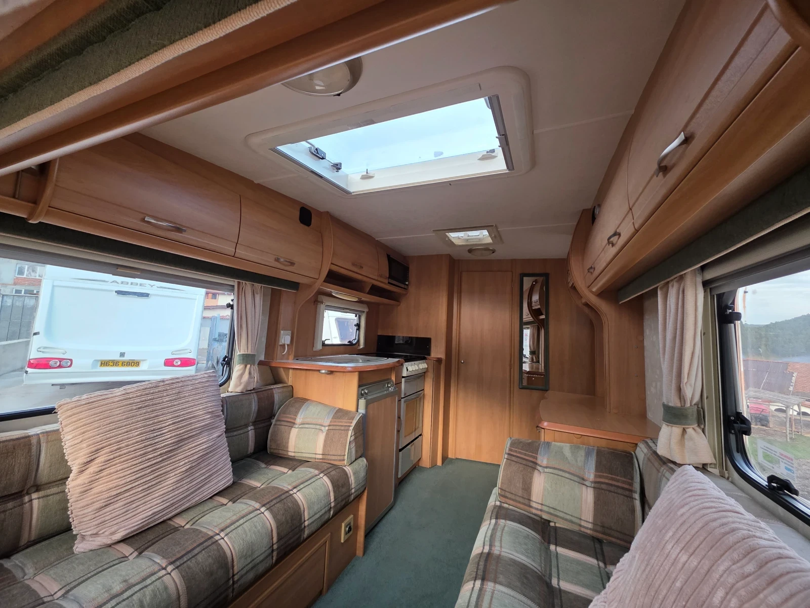 Каравана Swift Speedbird, снимка 8 - Каравани и кемпери - 54314154