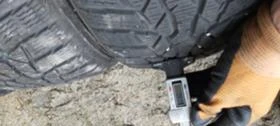 Гуми Зимни 215/65R16, снимка 4